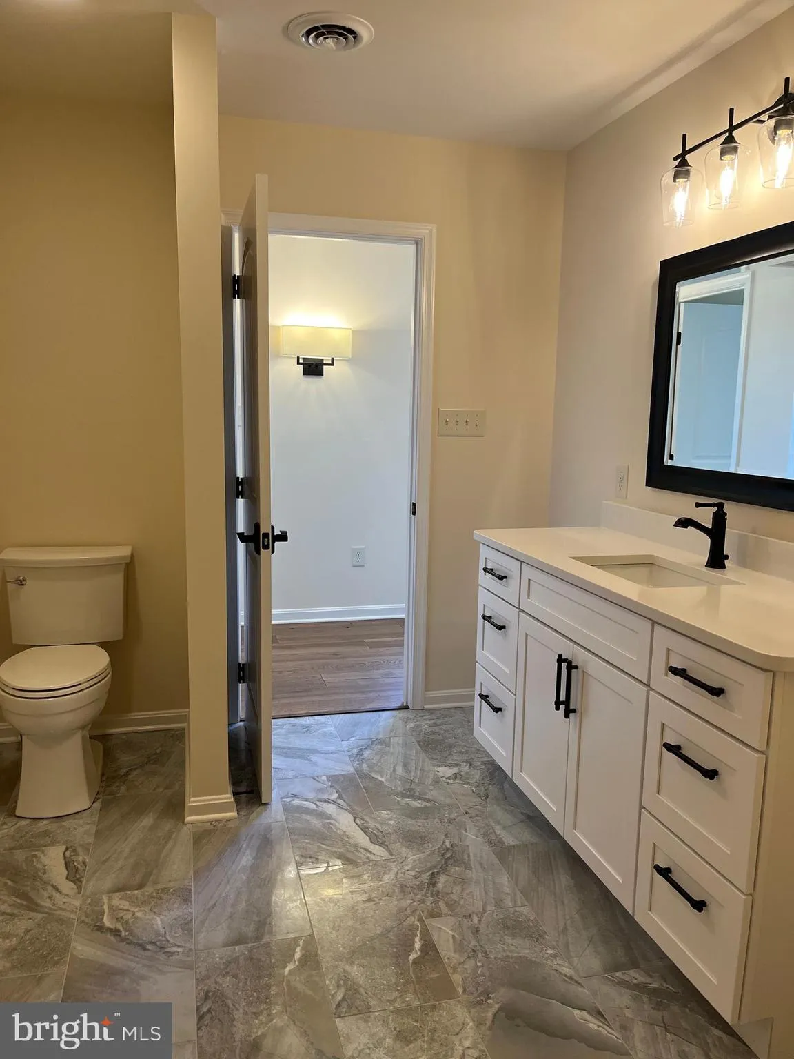 Hagerstown, Maryland 21742, United States, 3 Bedrooms Bedrooms, ,3 BathroomsBathrooms,Residential,Contingent,163981