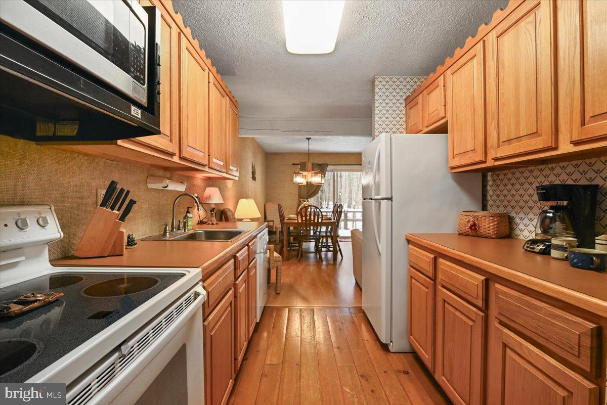 SNOW RIDGE VILALGE - Residential