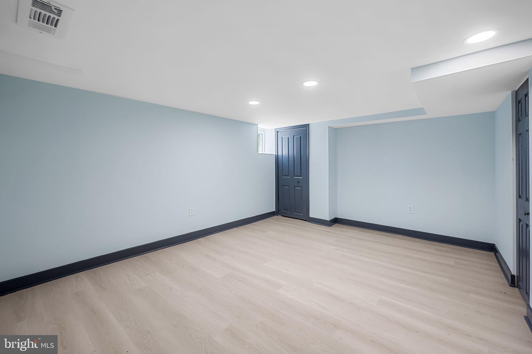 DOLFIELD - Residential Lease