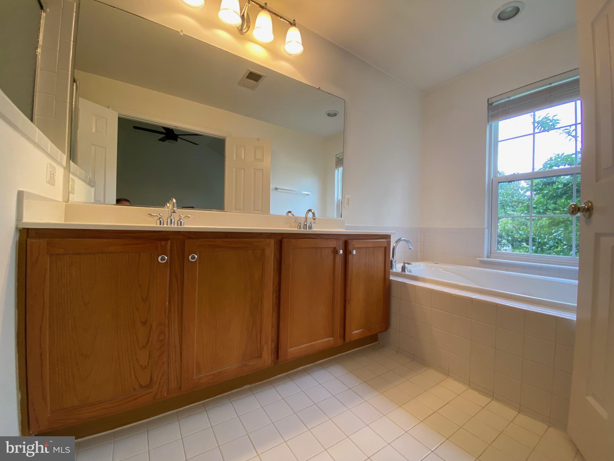 PW COUNTY CENTER LANDBAY - Residential Lease