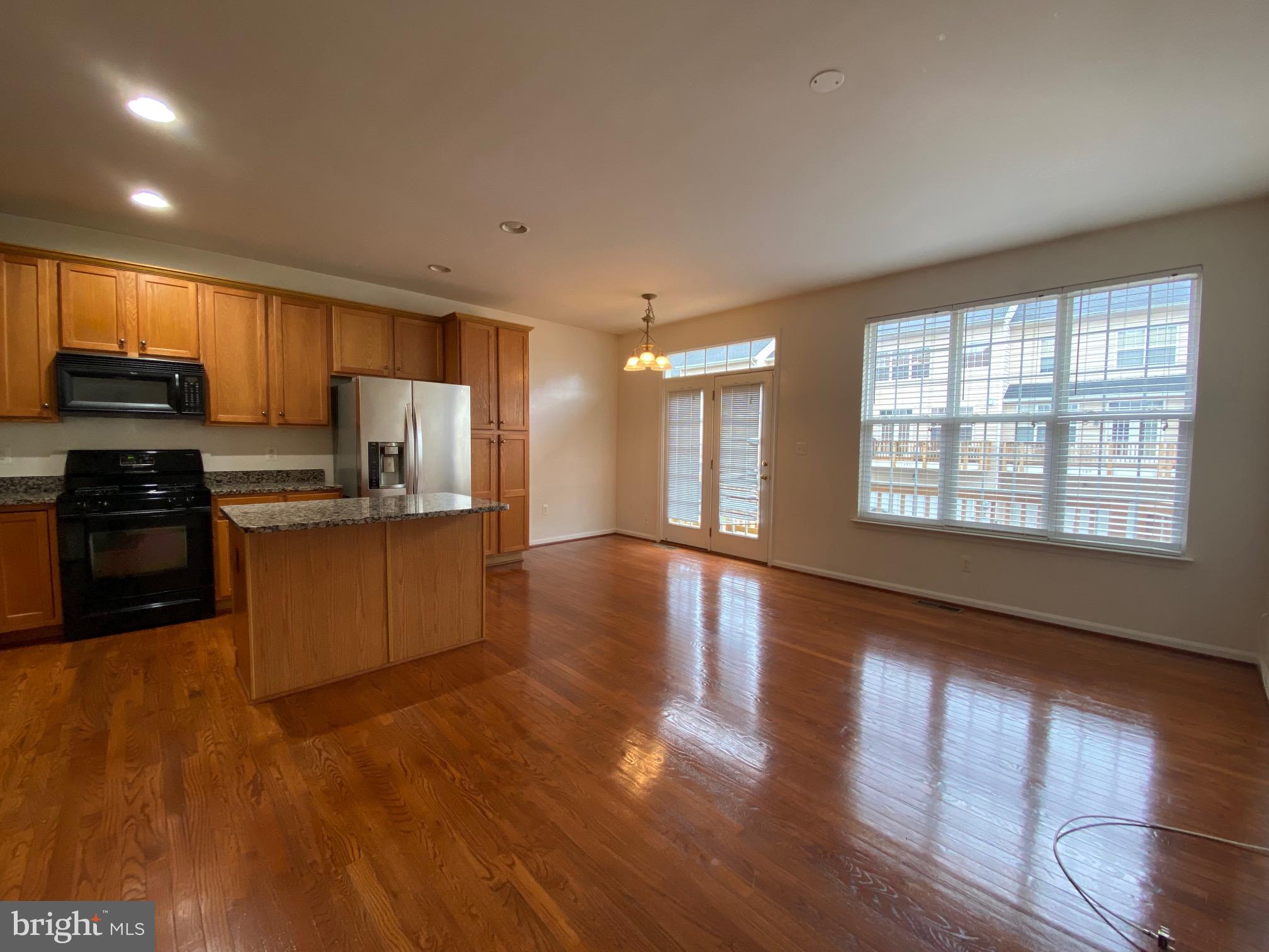 PW COUNTY CENTER LANDBAY - Residential Lease