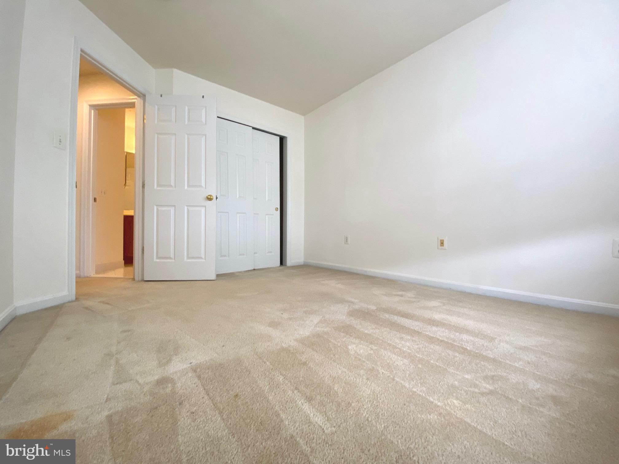 PW COUNTY CENTER LANDBAY - Residential Lease