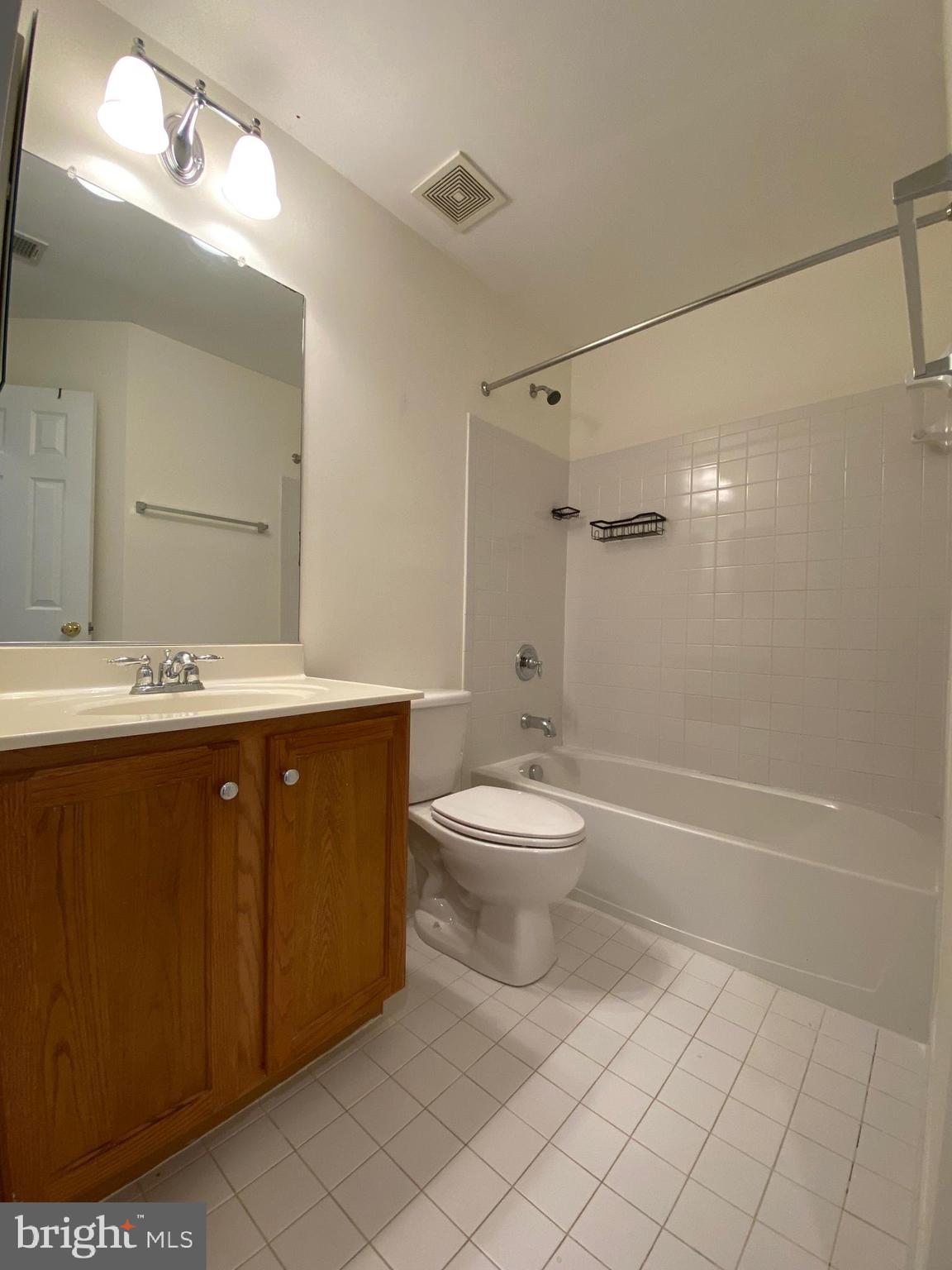 PW COUNTY CENTER LANDBAY - Residential Lease