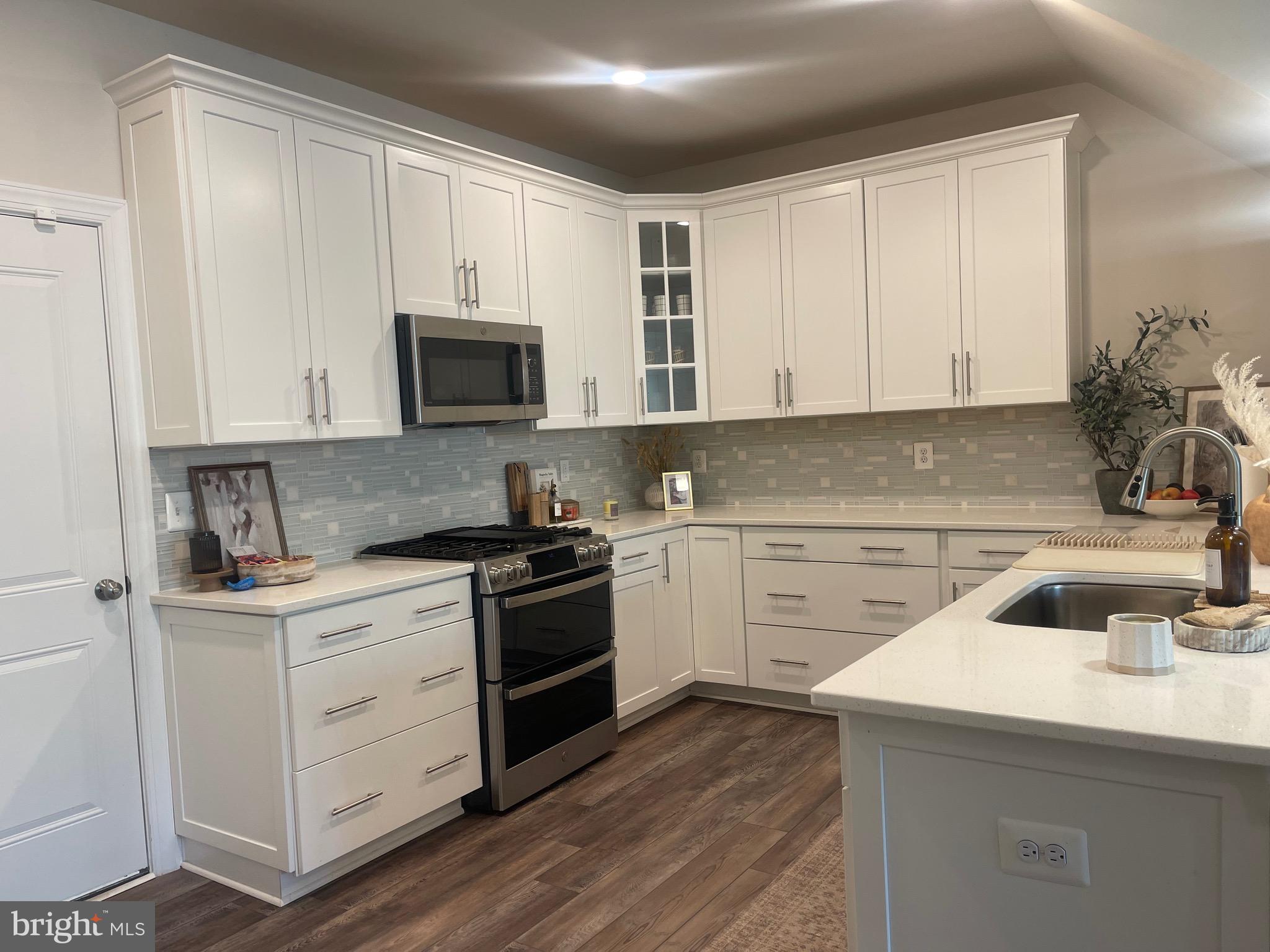 METRO WALK AT MOOREFIELD STATION - Residential Lease