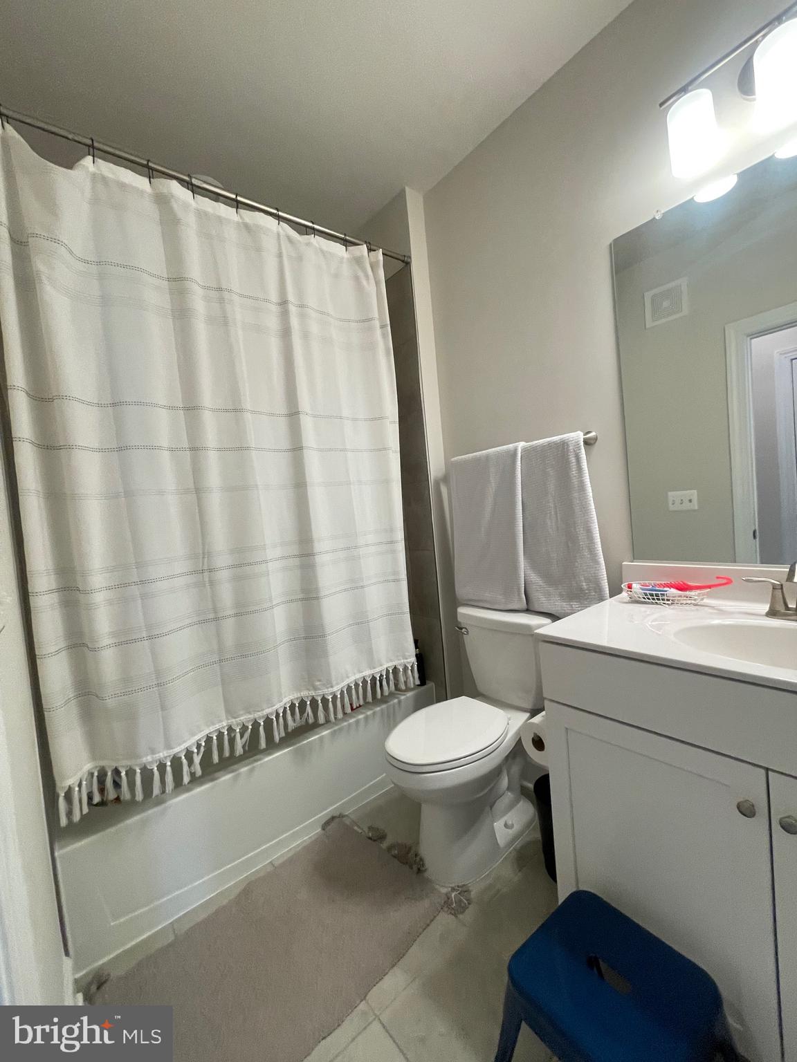 METRO WALK AT MOOREFIELD STATION - Residential Lease