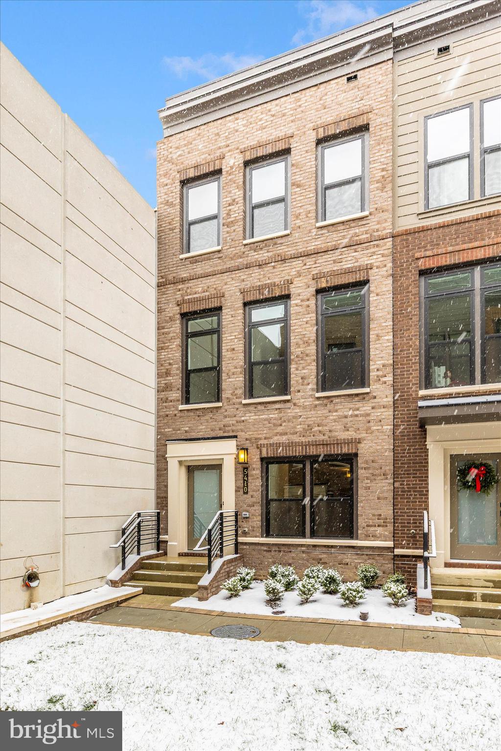 WESTBARD SQUARE - Residential Lease