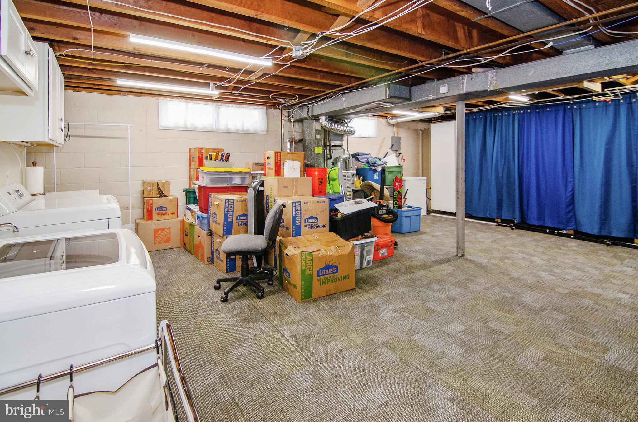 HALLMARK MANOR - Residential