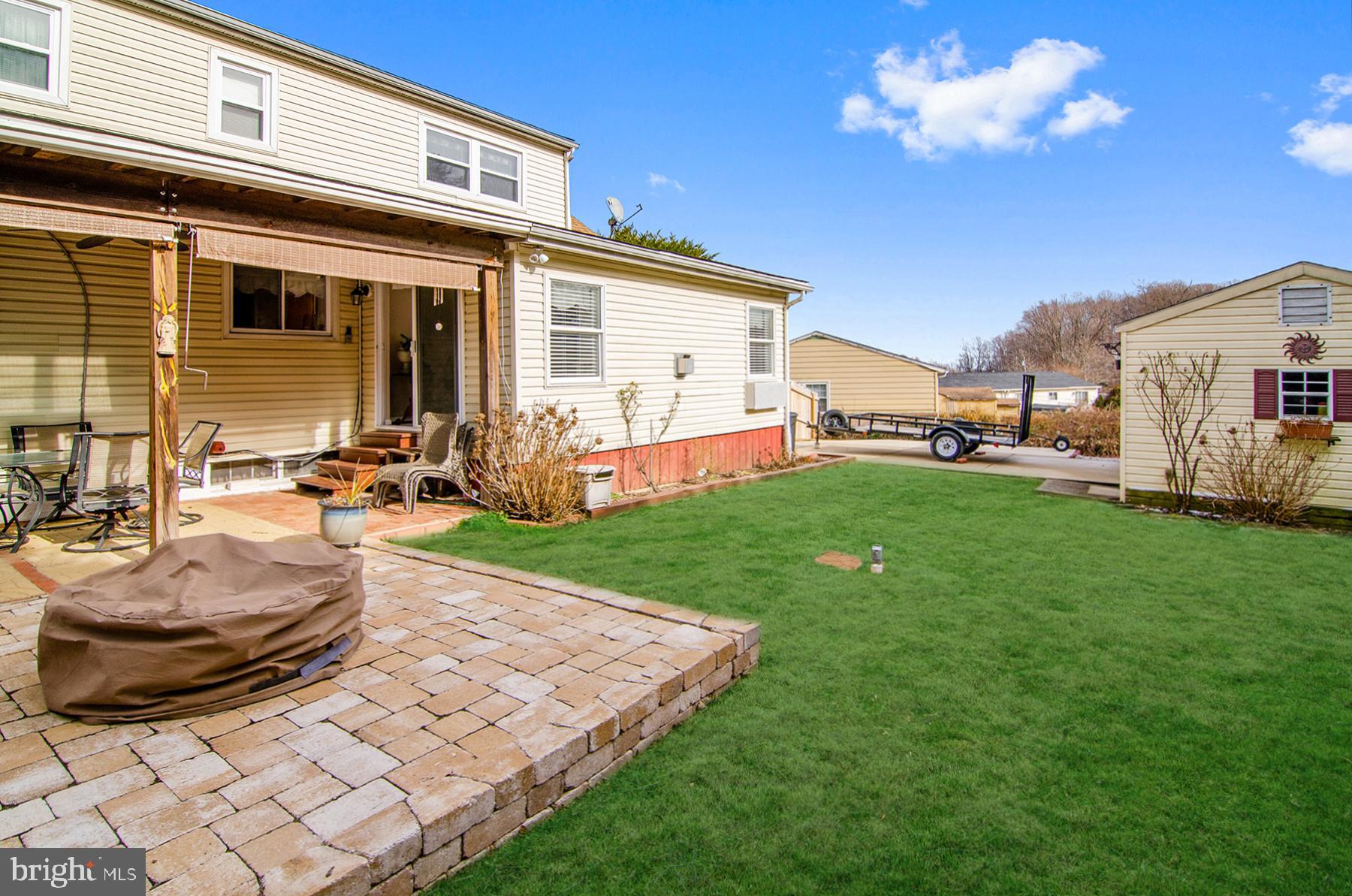 HALLMARK MANOR - Residential