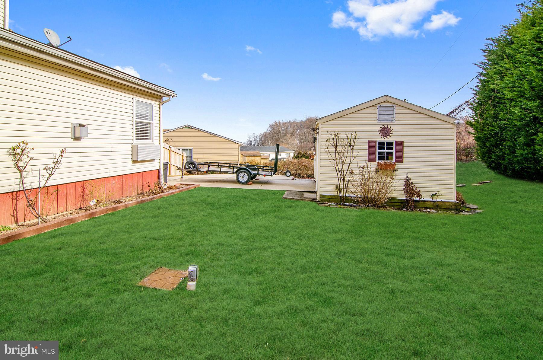 HALLMARK MANOR - Residential