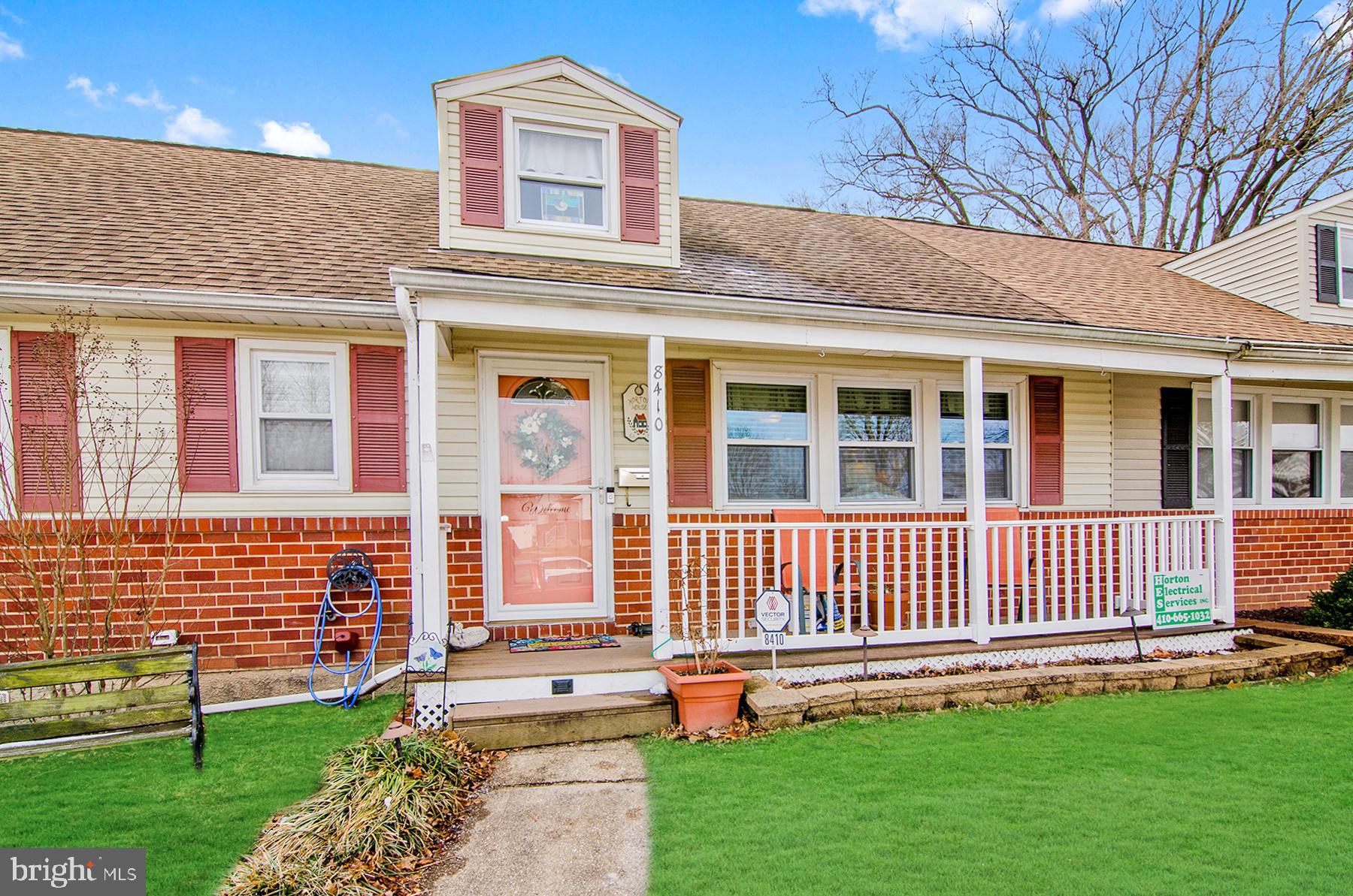 HALLMARK MANOR - Residential