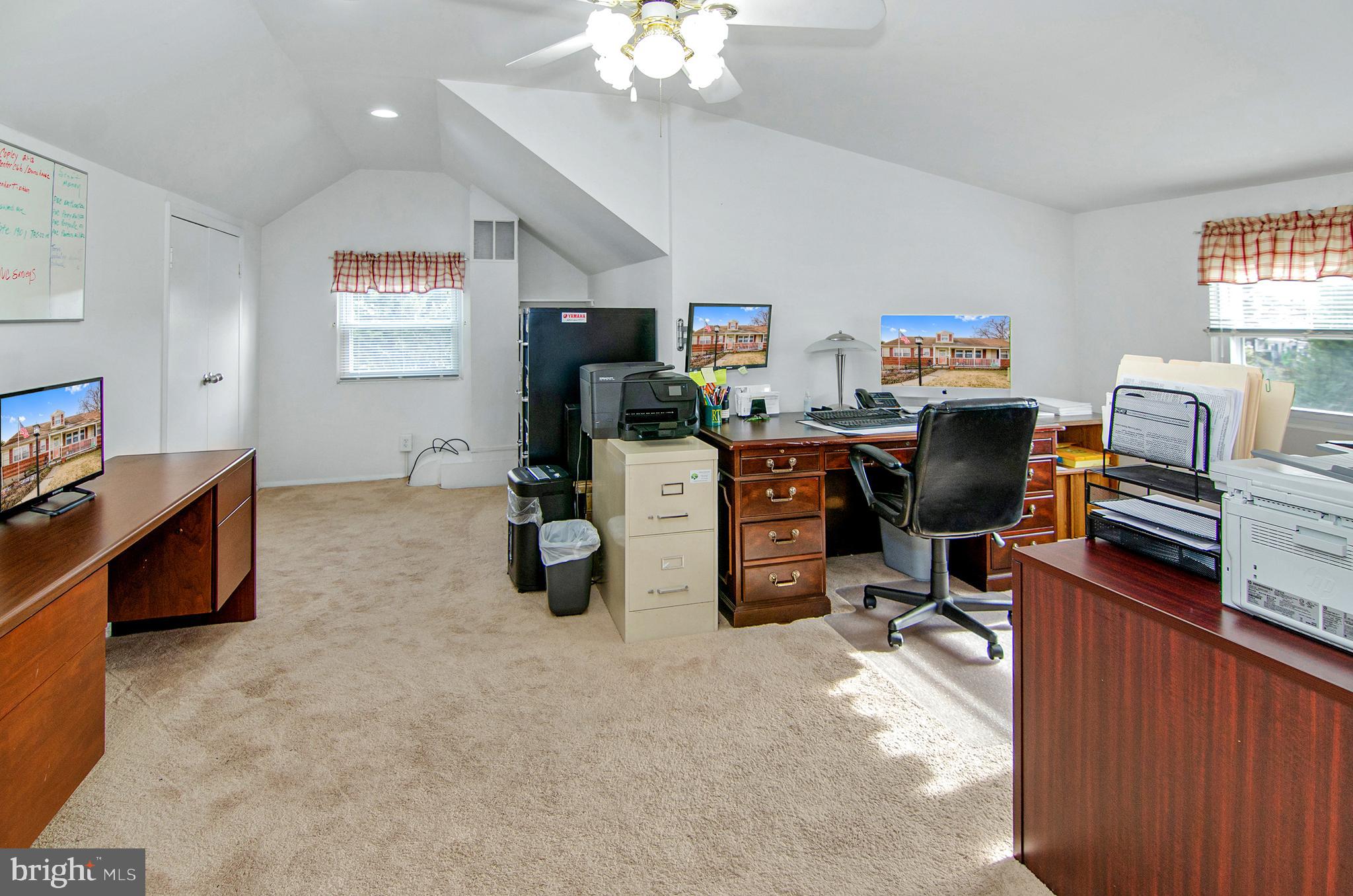 HALLMARK MANOR - Residential