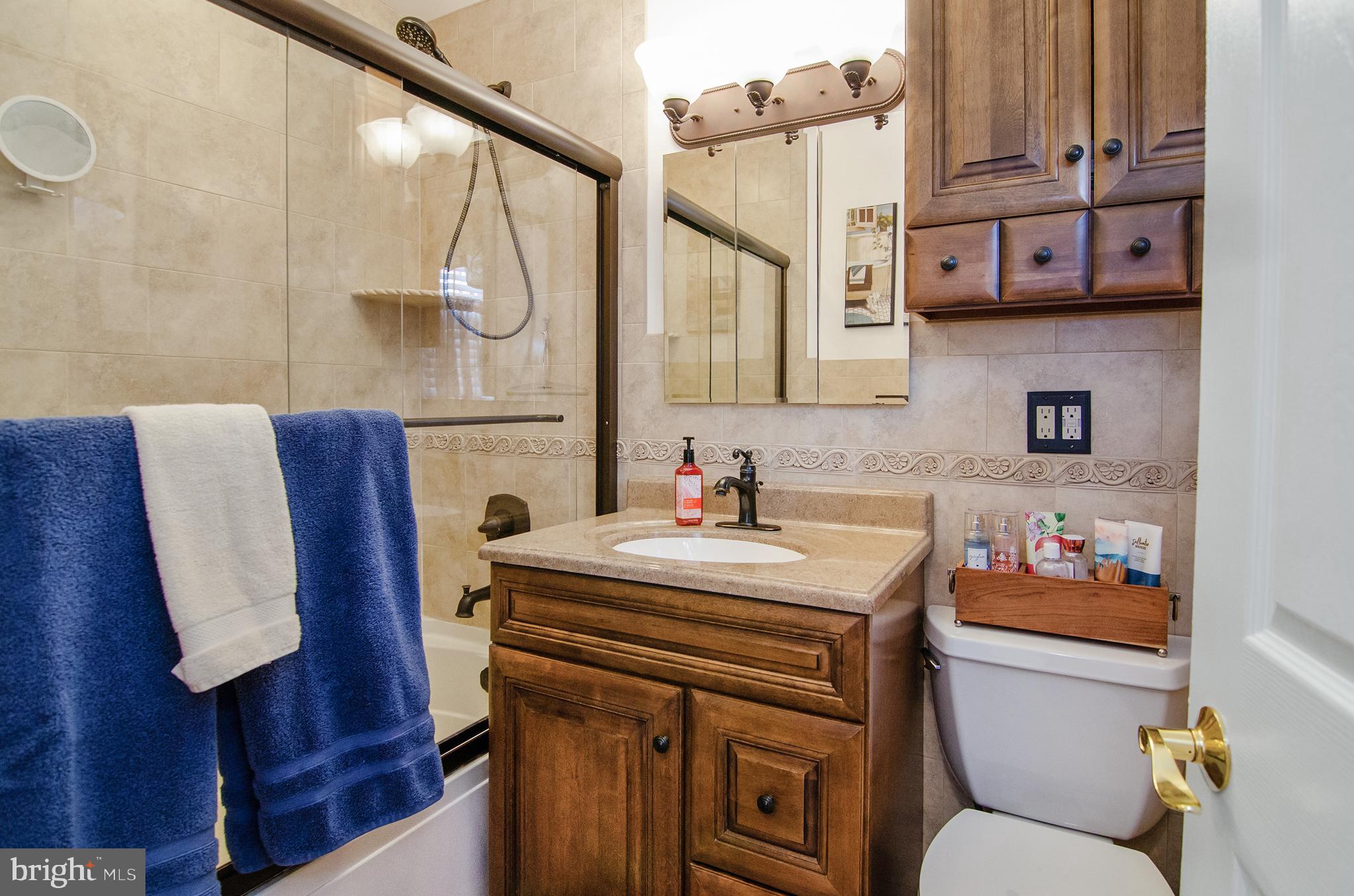 HALLMARK MANOR - Residential