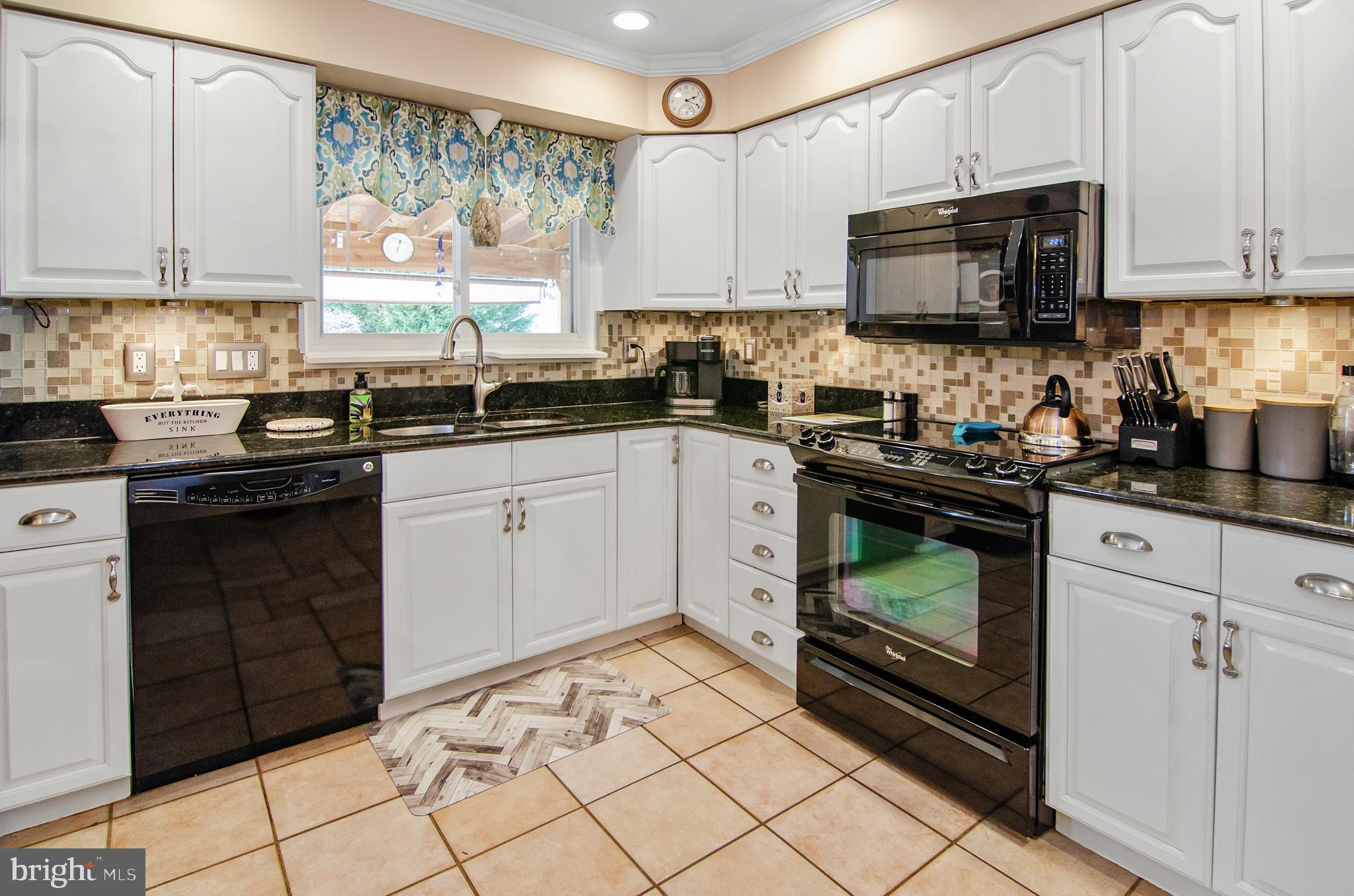 HALLMARK MANOR - Residential