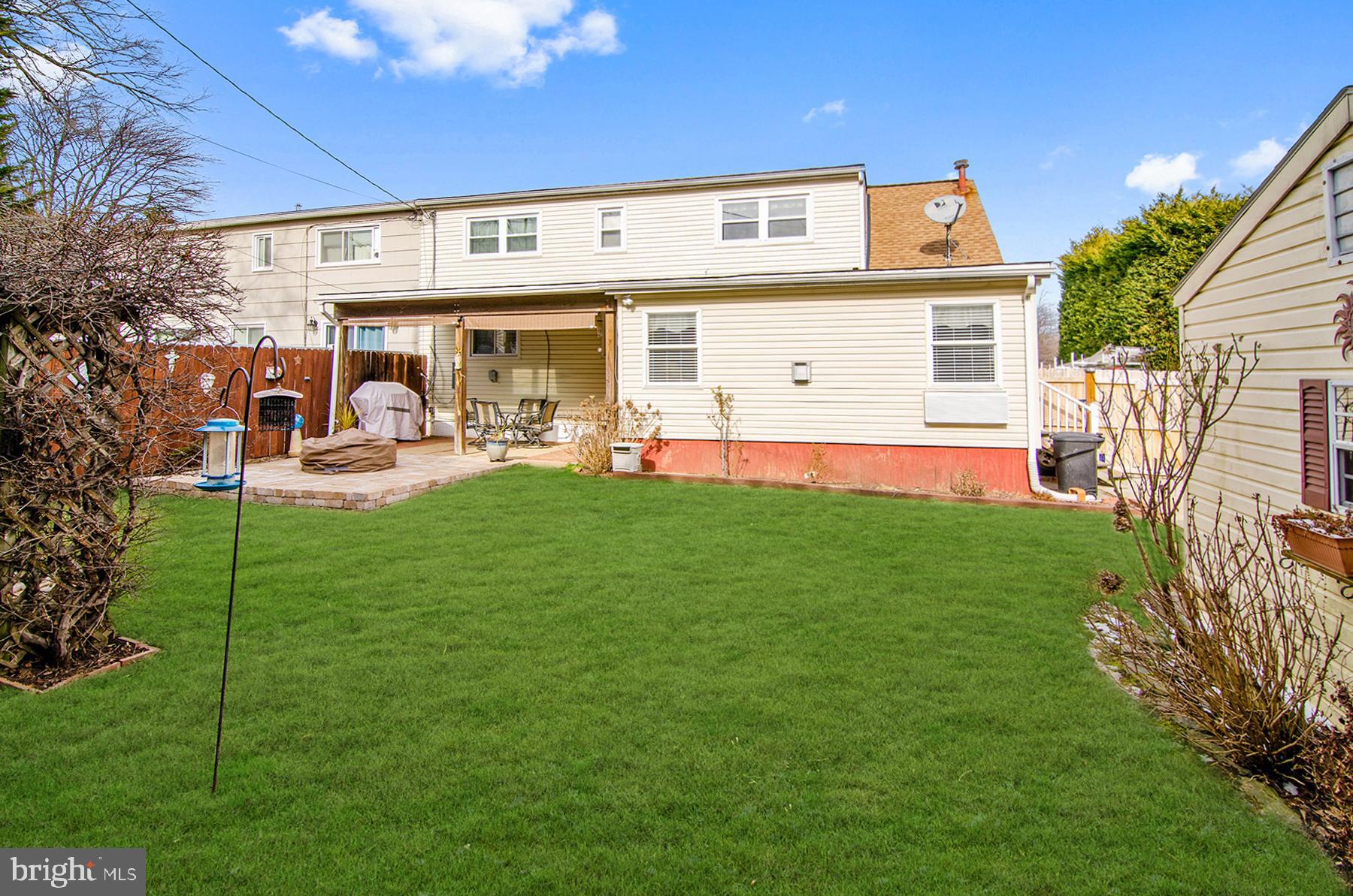 HALLMARK MANOR - Residential