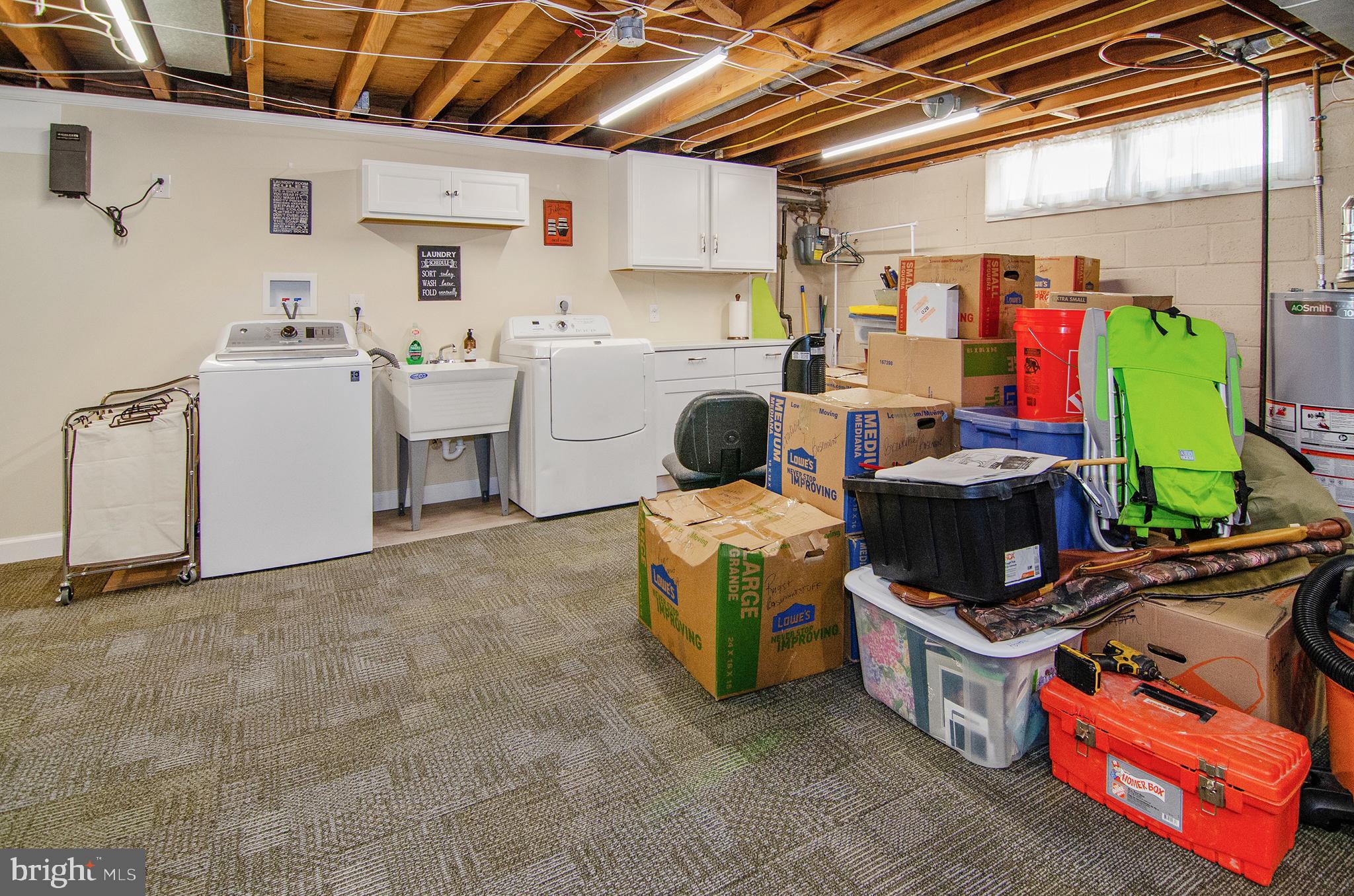 HALLMARK MANOR - Residential