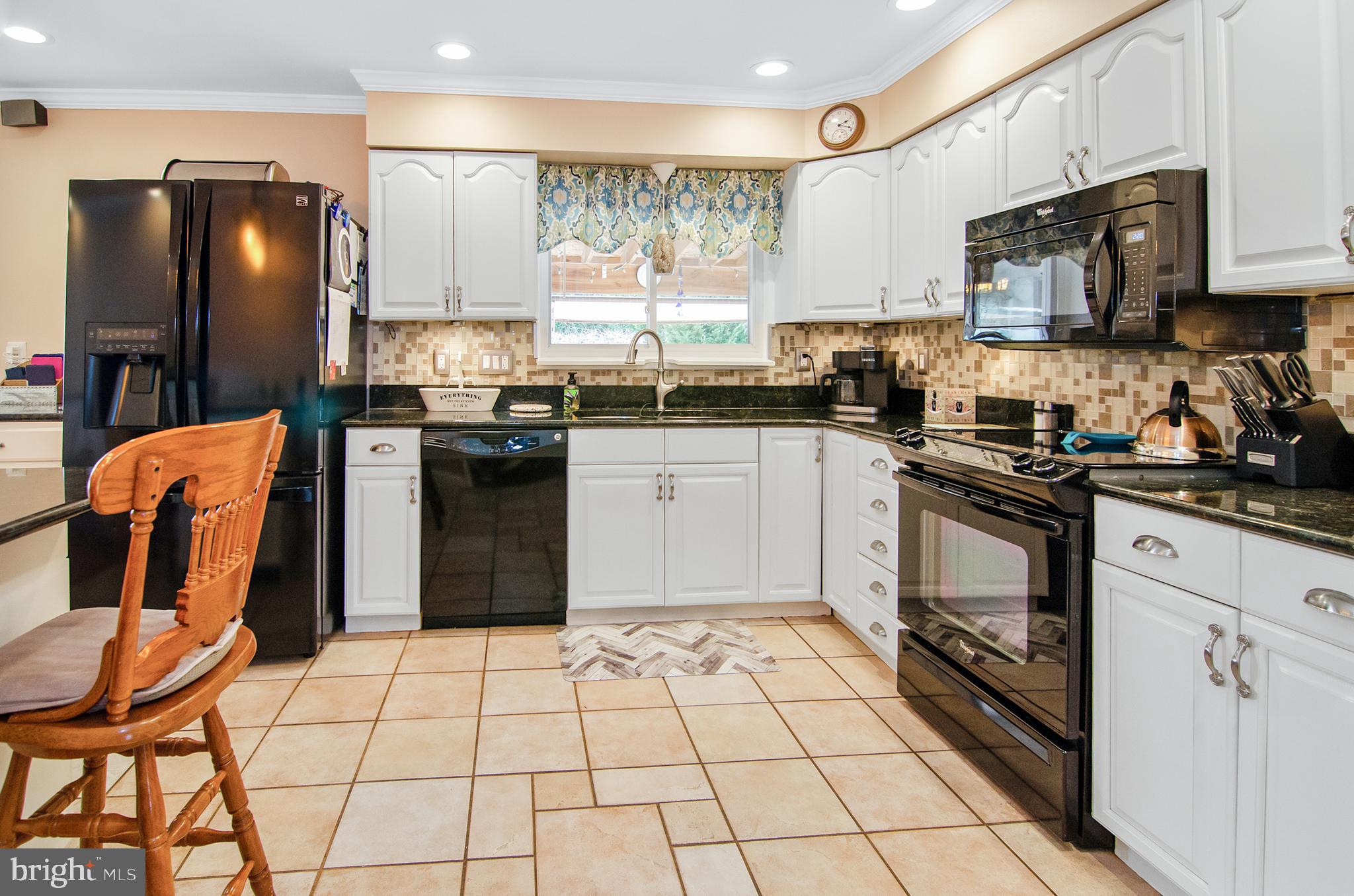 HALLMARK MANOR - Residential