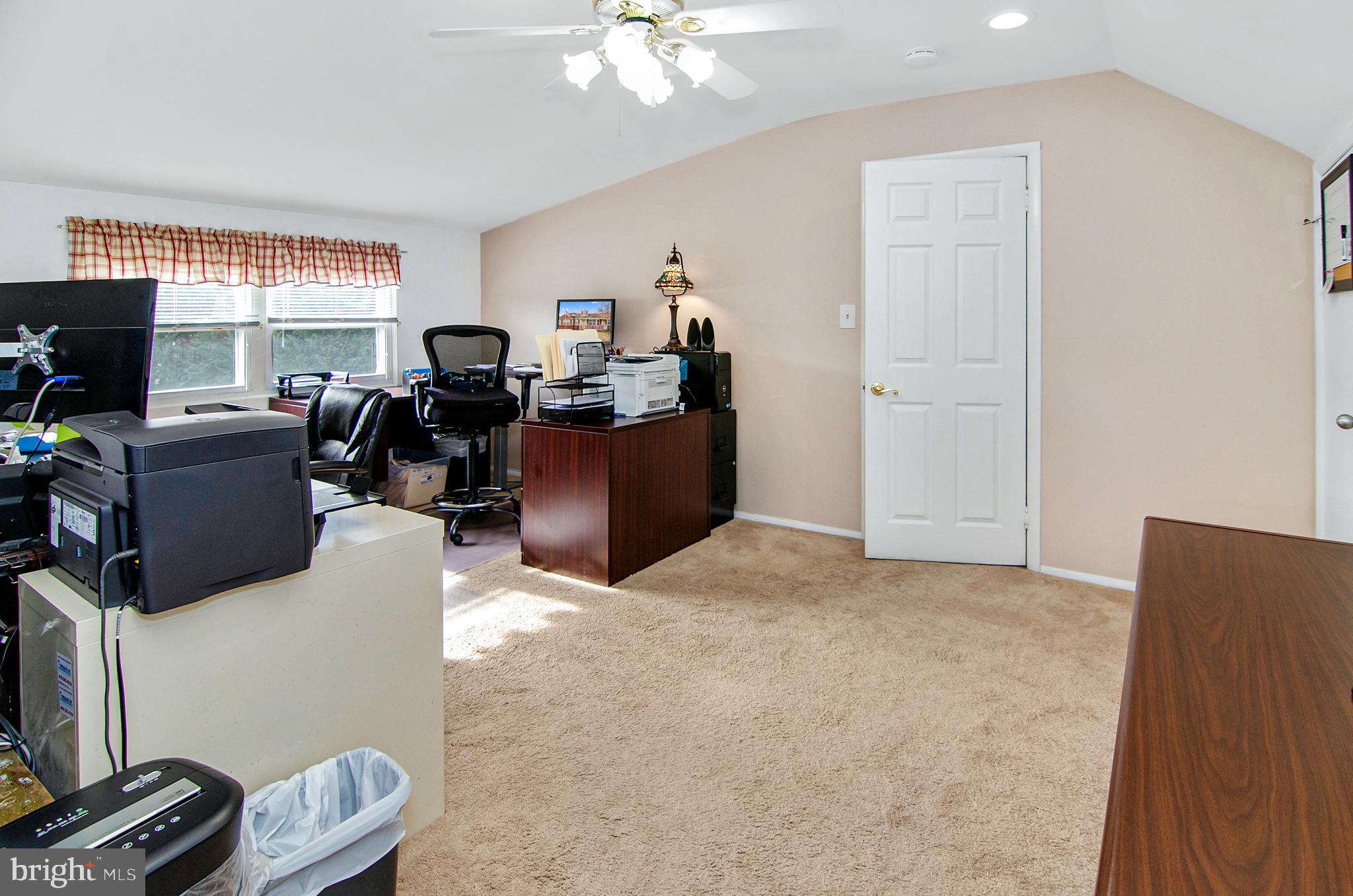 HALLMARK MANOR - Residential