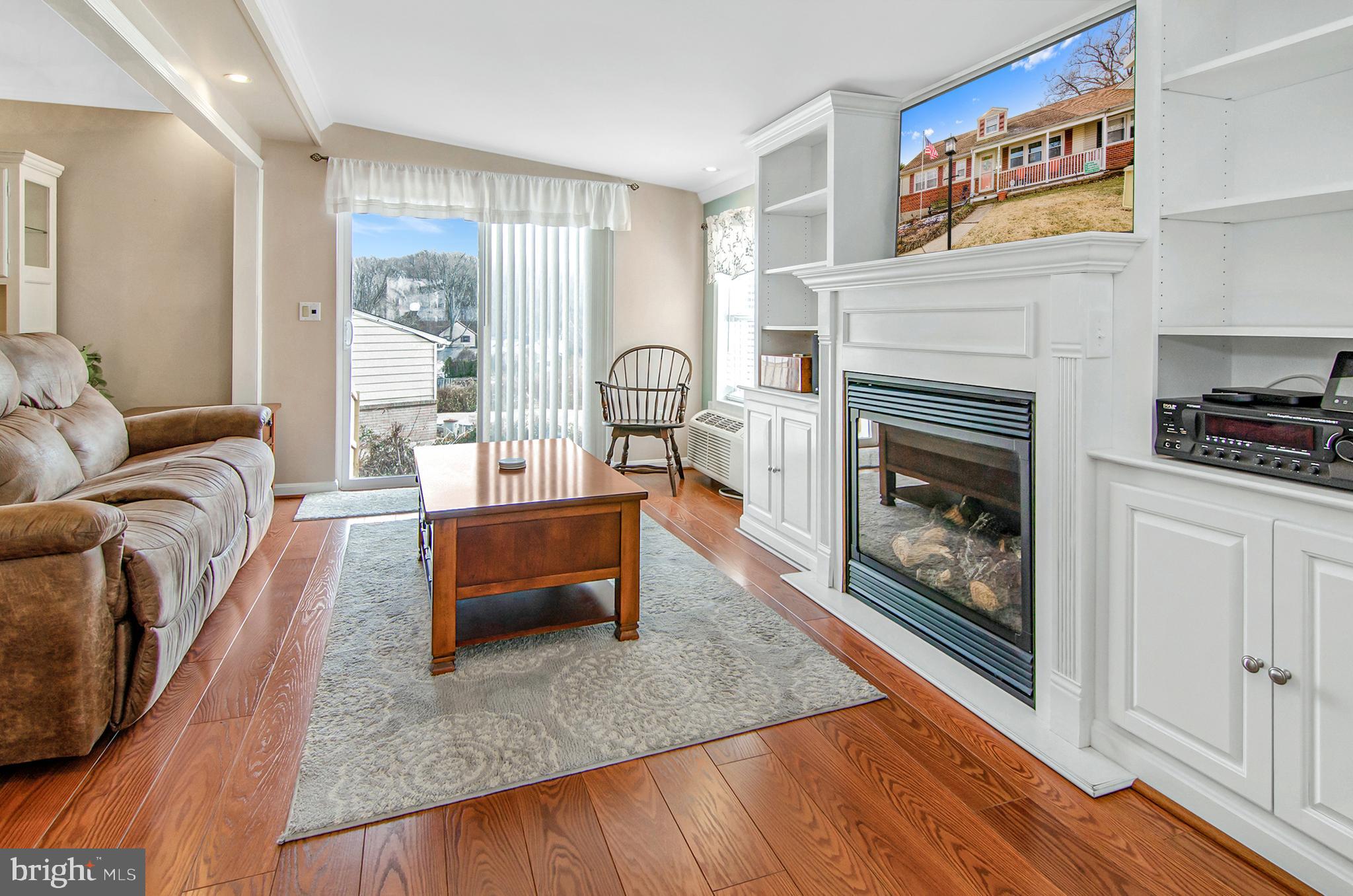 HALLMARK MANOR - Residential