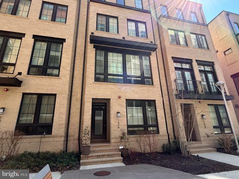 Photo of 1878 Easterly Road, RESTON, VA 20190 (MLS # VAFX2297334)