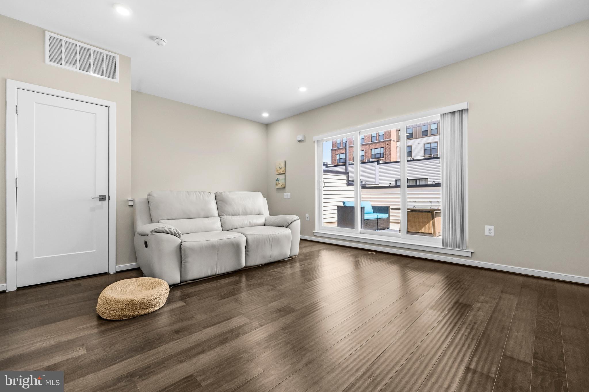 RESTON - Residential