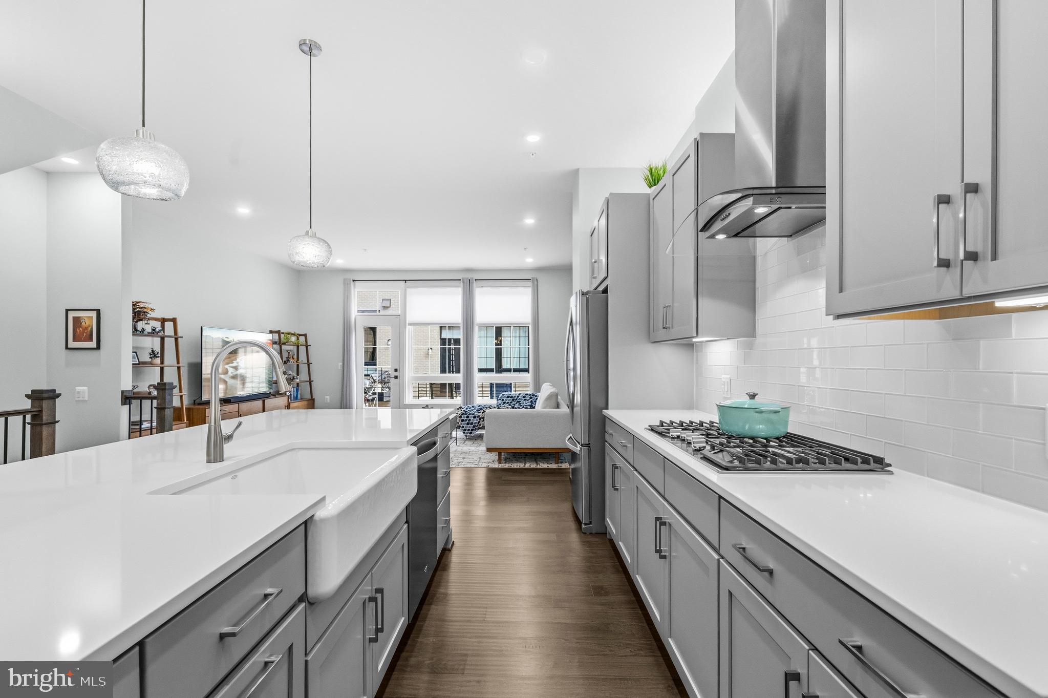 RESTON - Residential