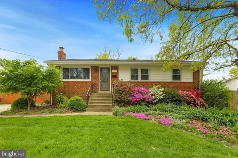 5532 Gary Avenue Unit B, Alexandria, VA MLS: VAAX2045208