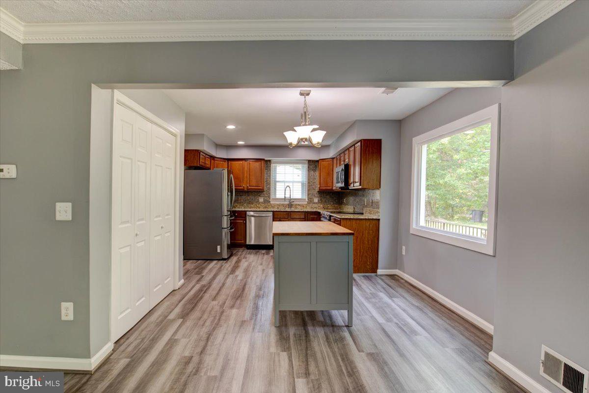 LAKE MONTCLAIR - Residential