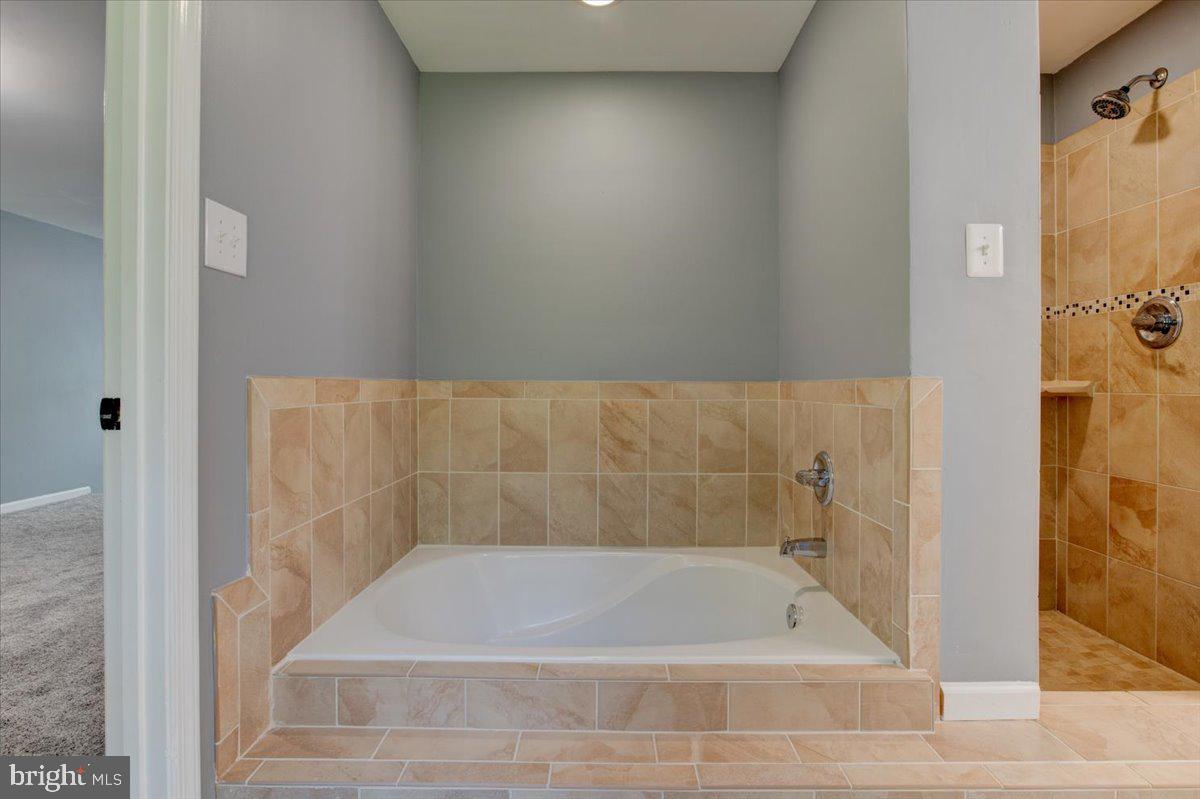 LAKE MONTCLAIR - Residential