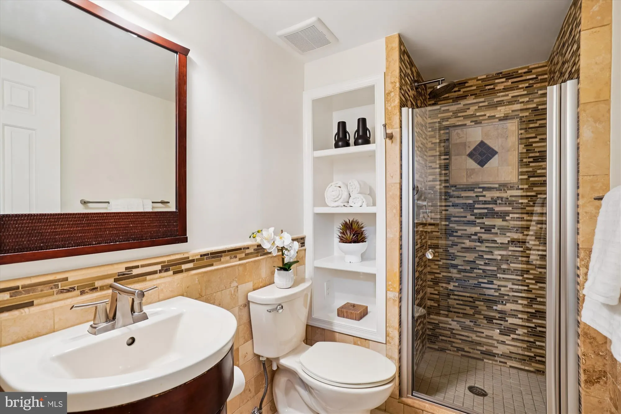 McLean, Virginia 22101, United States, 4 Bedrooms Bedrooms, ,4 BathroomsBathrooms,Residential,Coming Soon,228913