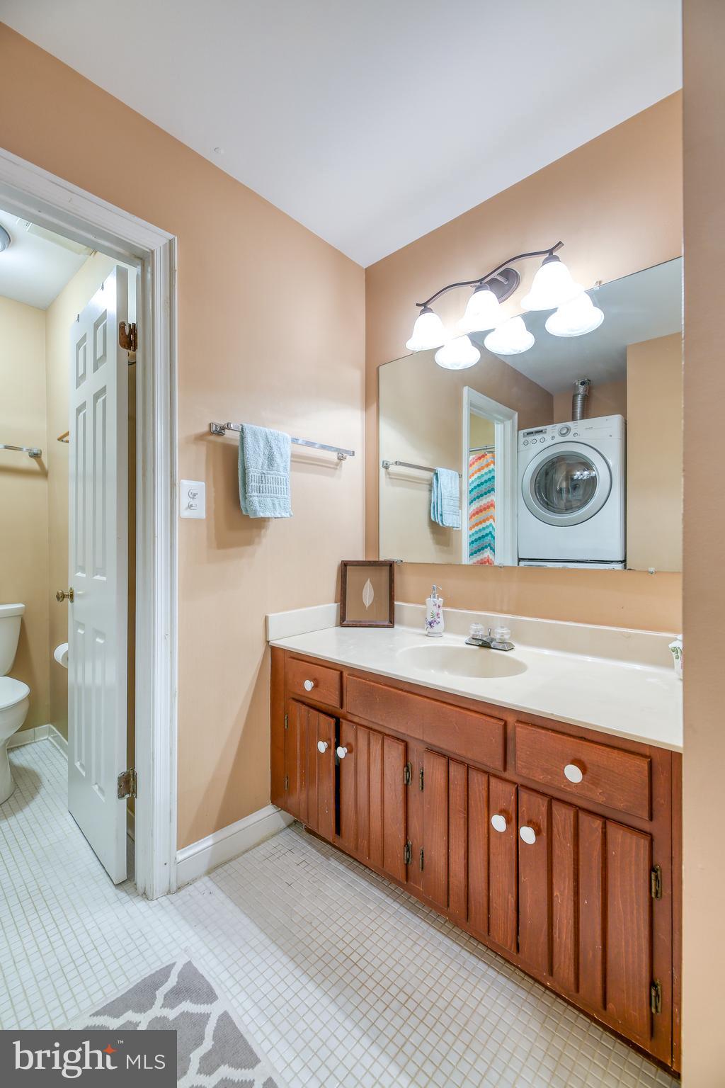 SHUTERS HILL - Residential