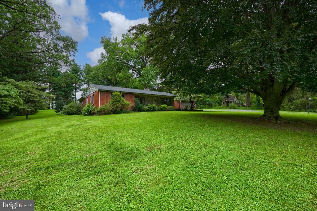 Photo of 376 Arbor Road, LANCASTER, PA 17601 (MLS # PALA2073344)