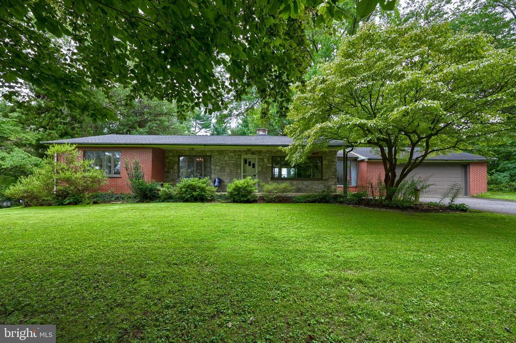 Photo of 376 Arbor Road, LANCASTER, PA 17601 (MLS # PALA2073344)