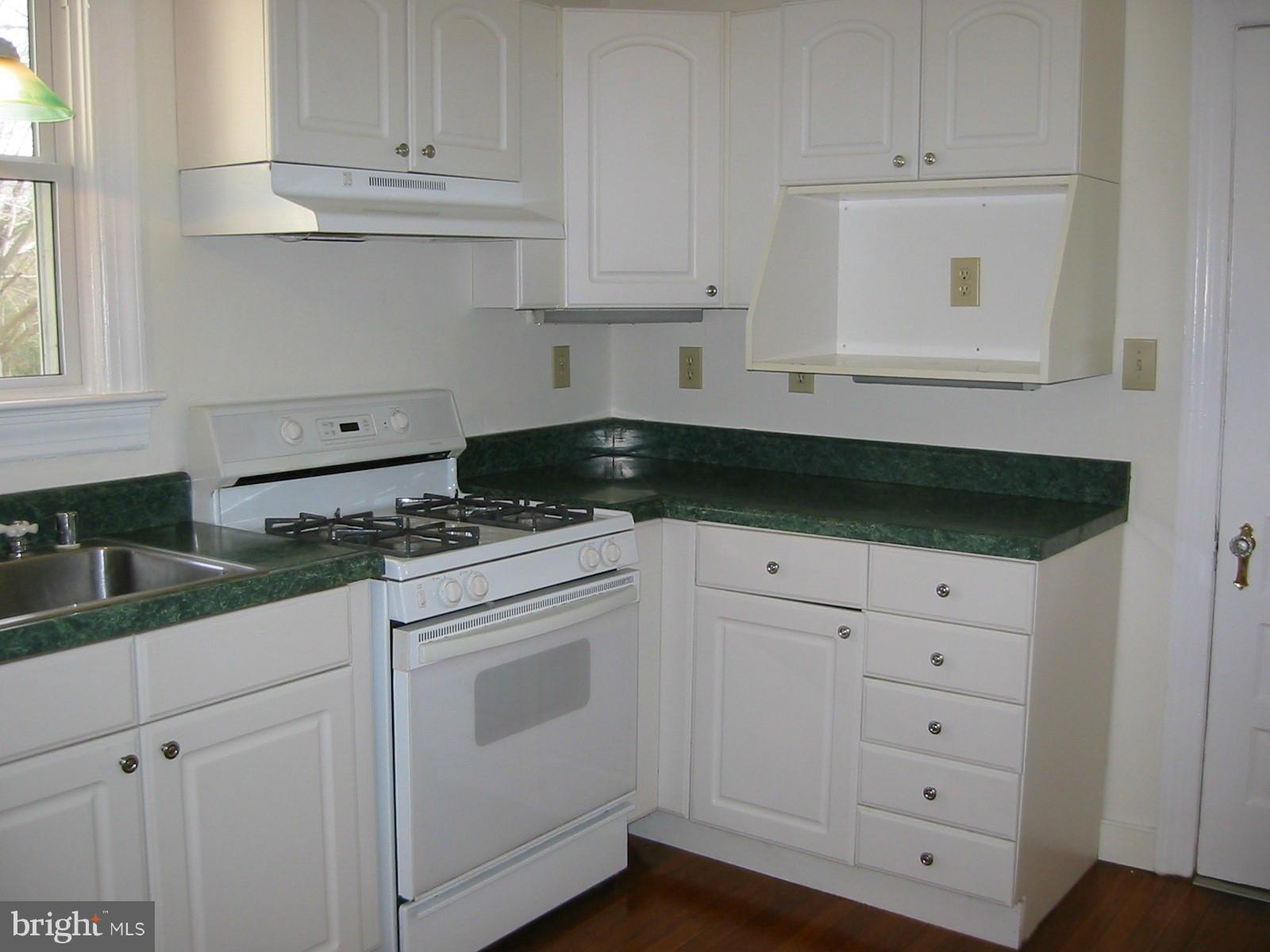 COURTLAND HEIGHTS - Residential Lease