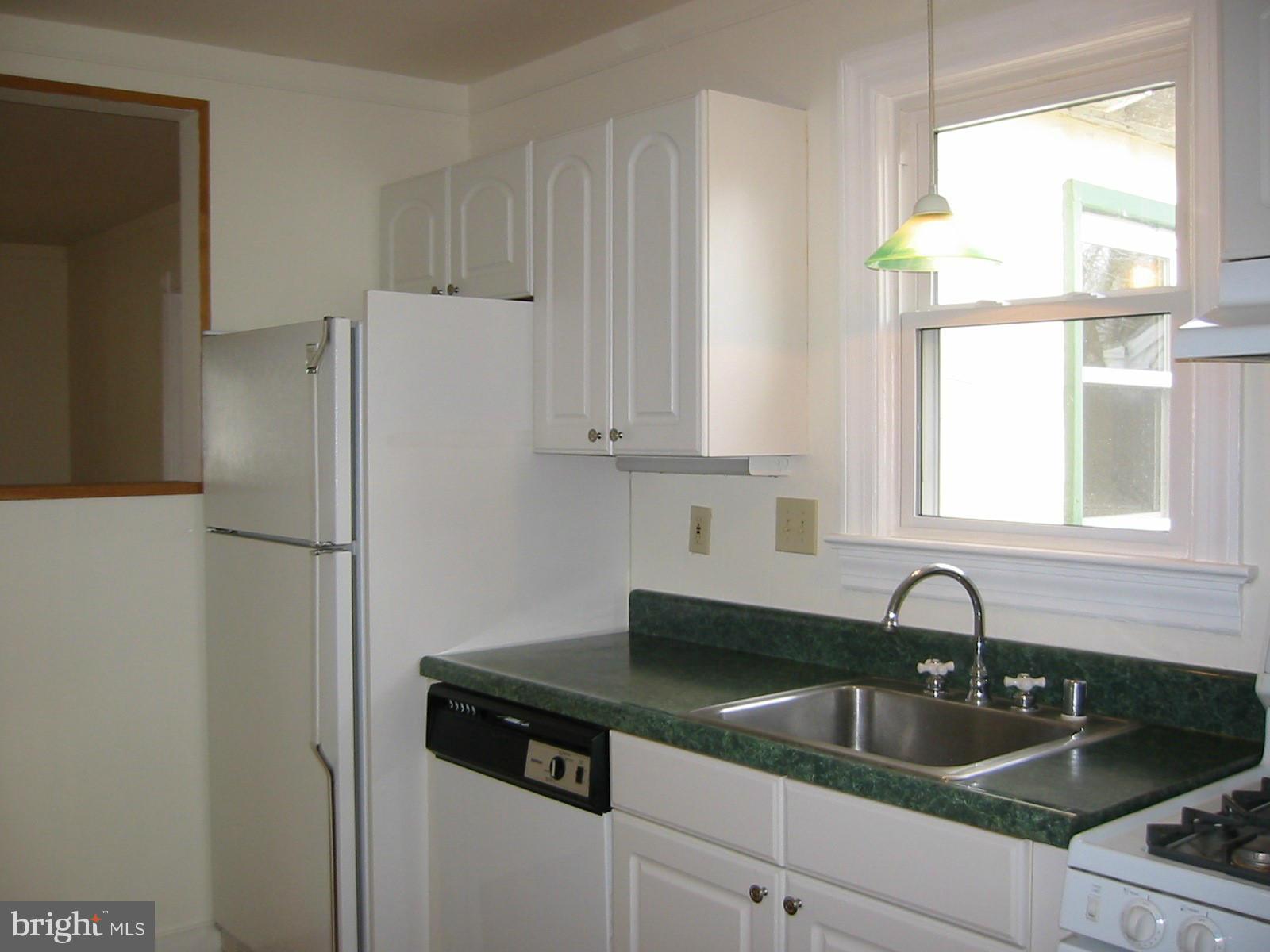 COURTLAND HEIGHTS - Residential Lease