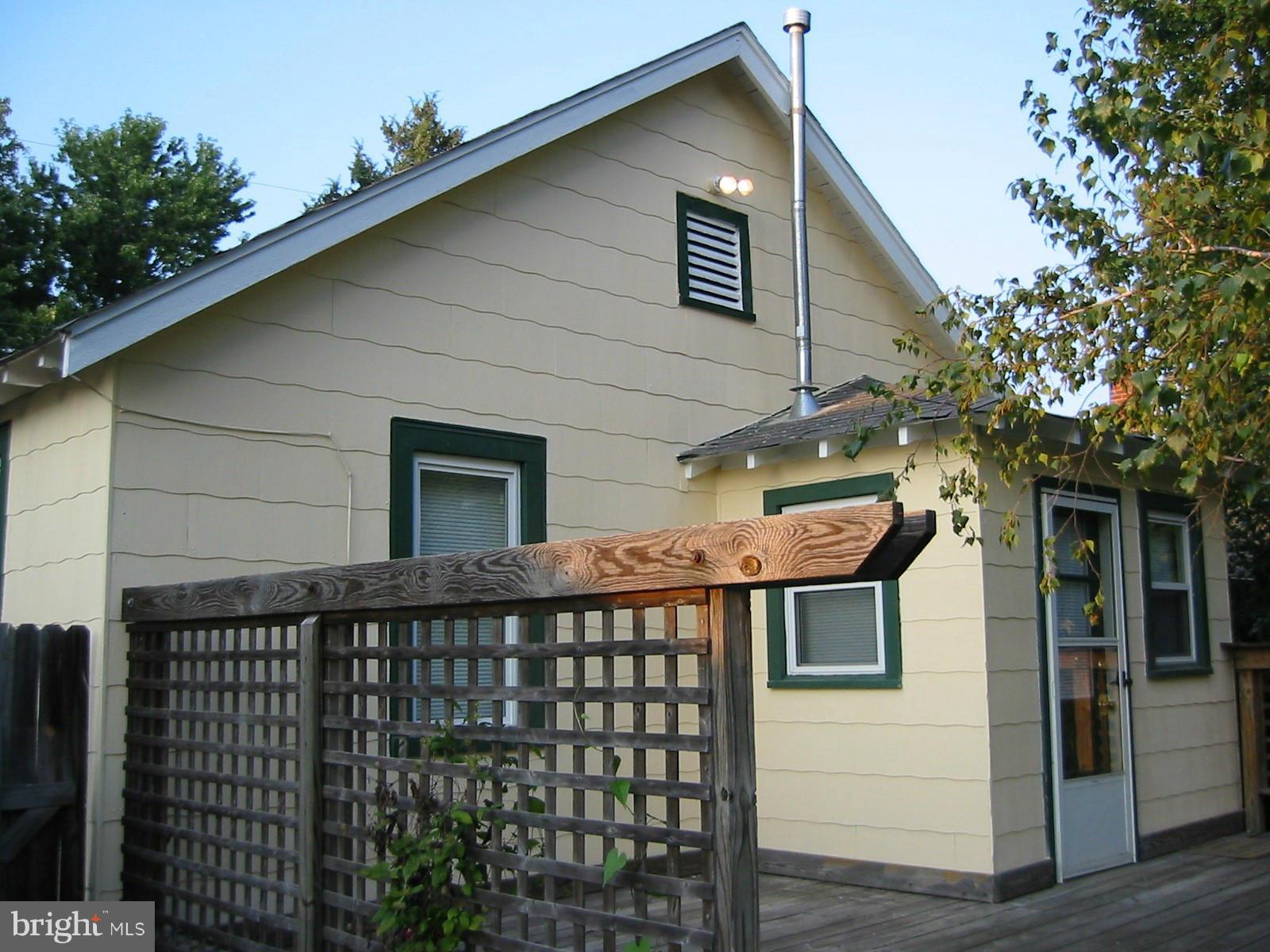 COURTLAND HEIGHTS - Residential Lease