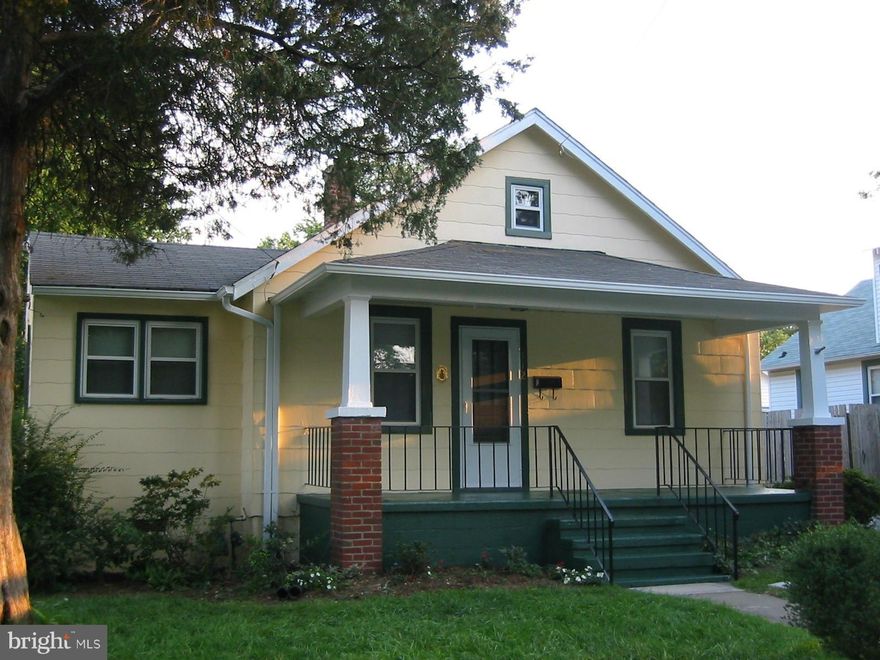 Quaint 3 bedroom 1 bath bungalow on quiet cul-de-sac in the City of Fredericksburg. Hardwood floors, updated kitchen and bath, large porch, nice yard with spacious deck. Off street parking, gas heat and central air. Large attic storage area. Walk to schools and shopping. Available immediately. Non-smoking environment.