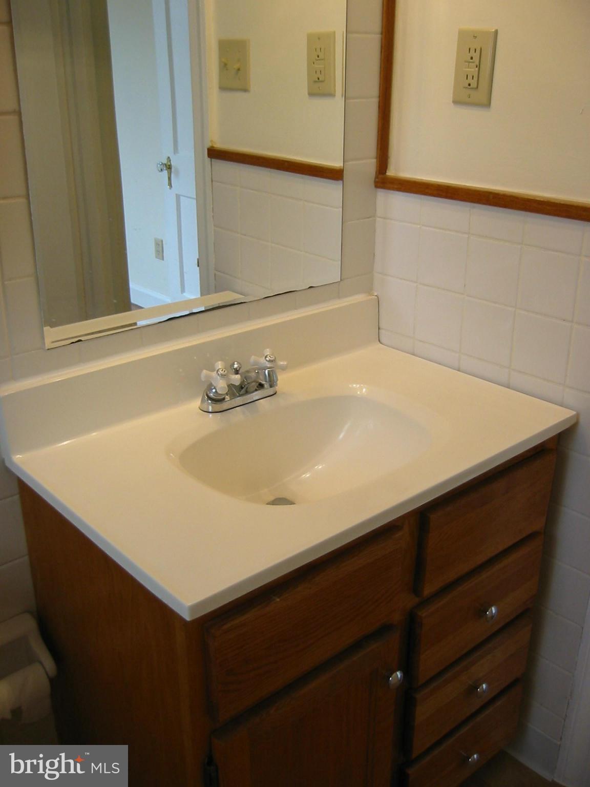 COURTLAND HEIGHTS - Residential Lease