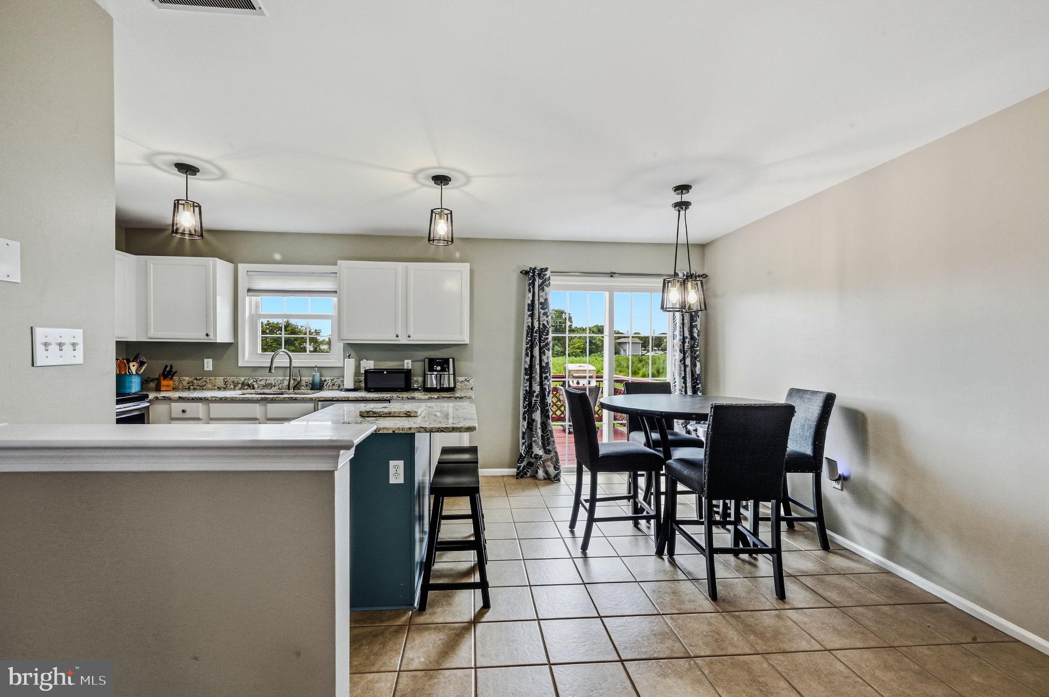118 VERSAILLES COURT