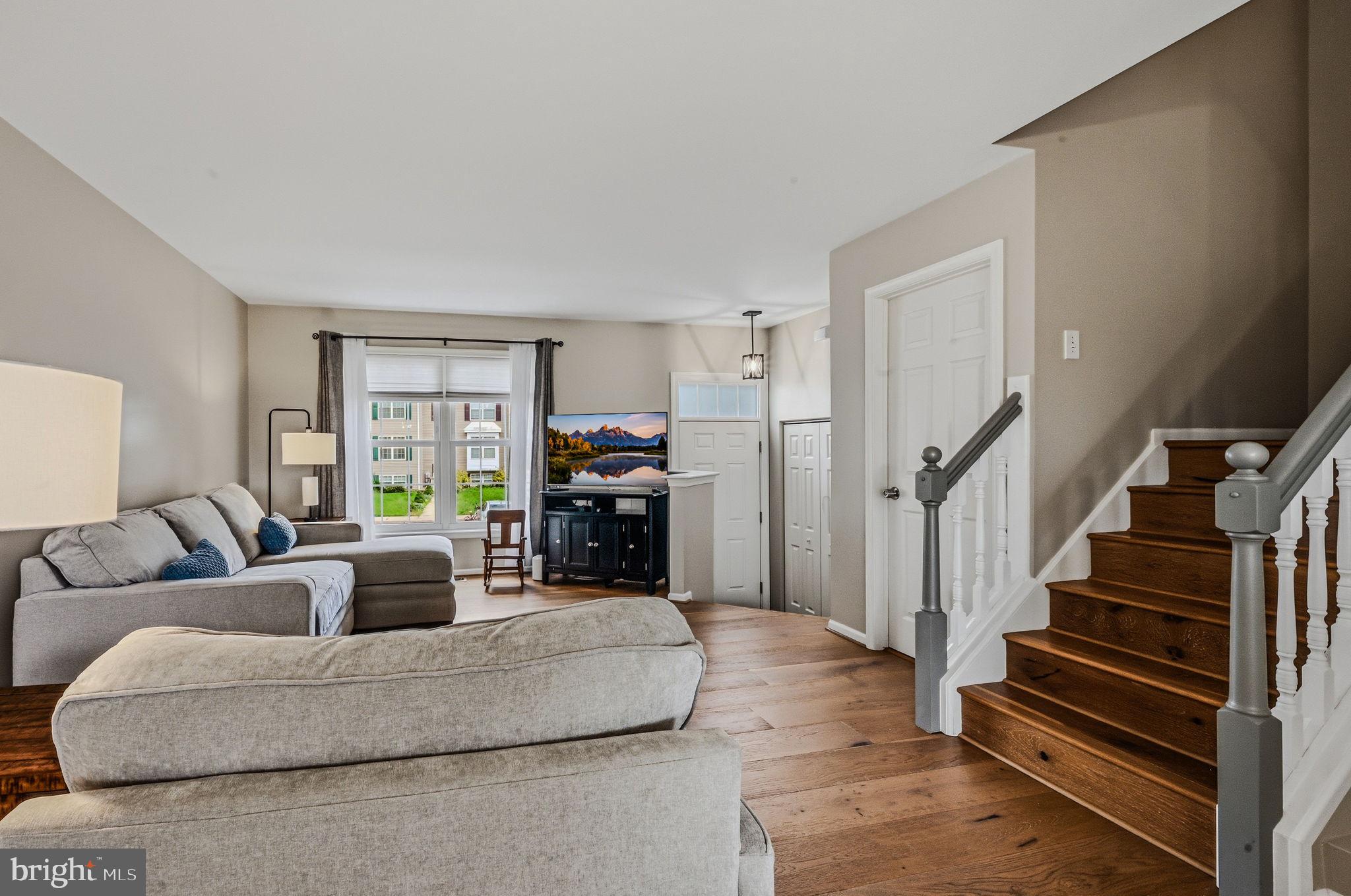 118 VERSAILLES COURT