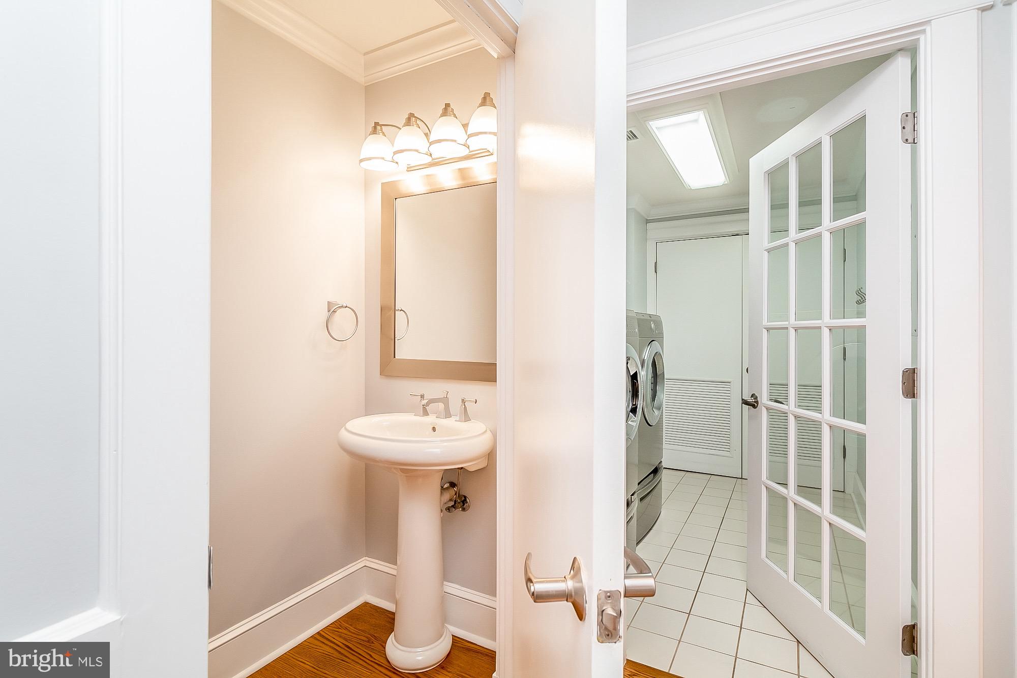 HARBOR EAST - Residential