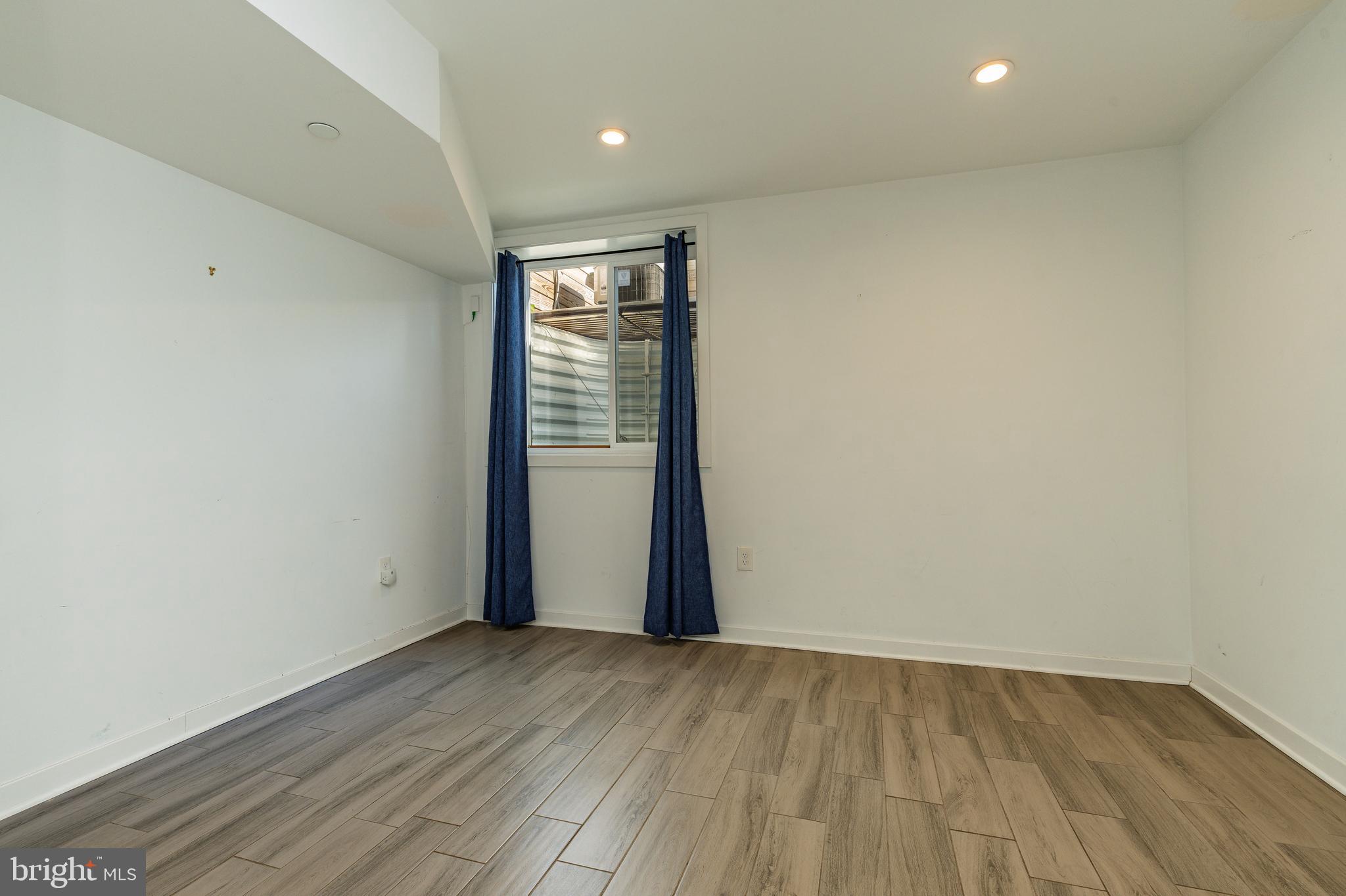 POINT BREEZE - Residential
