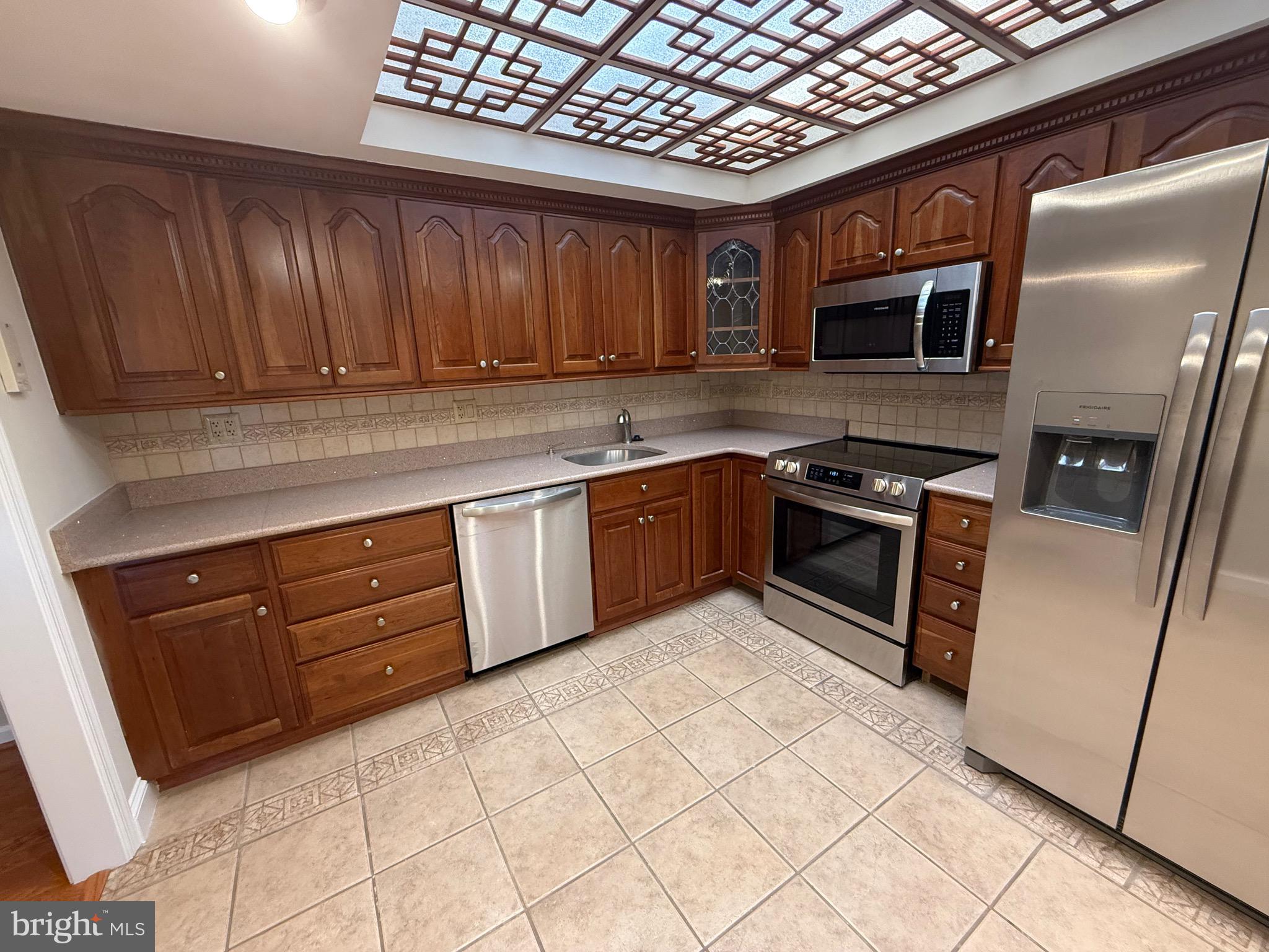 THE REPRESENTATIVE - Residential Lease