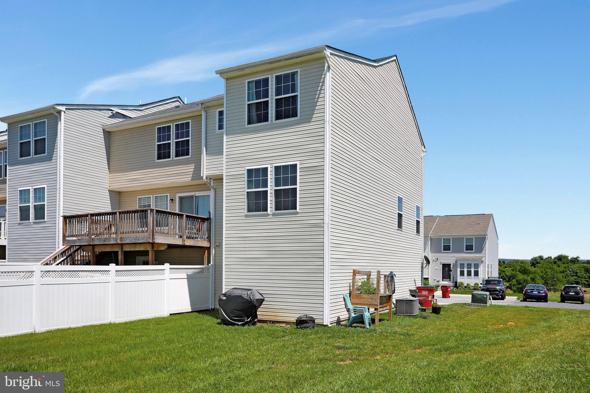 LAKELAND PLACE - Residential