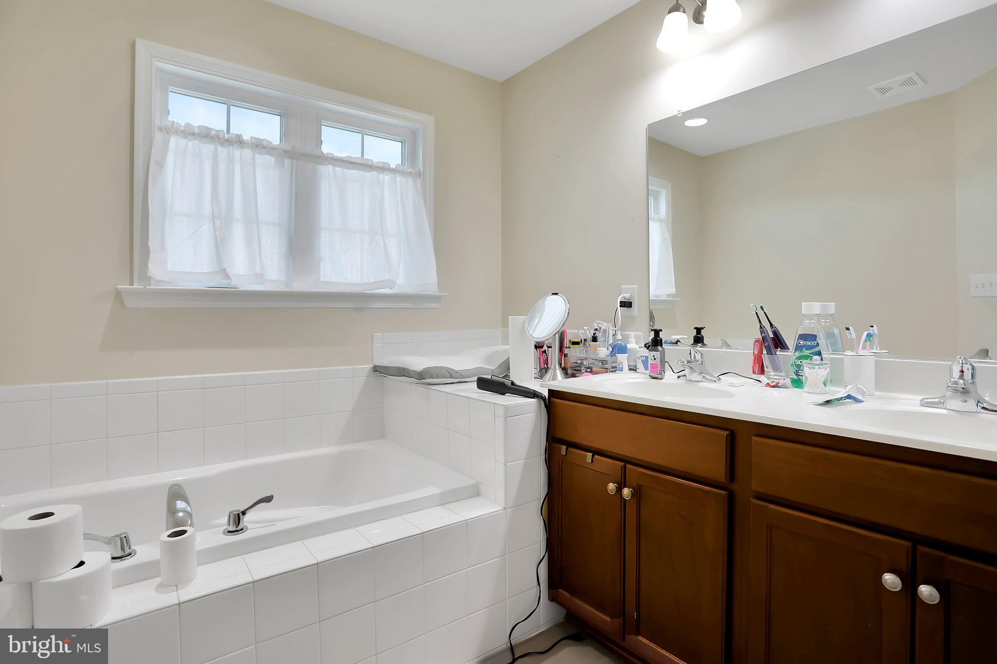 LAKELAND PLACE - Residential