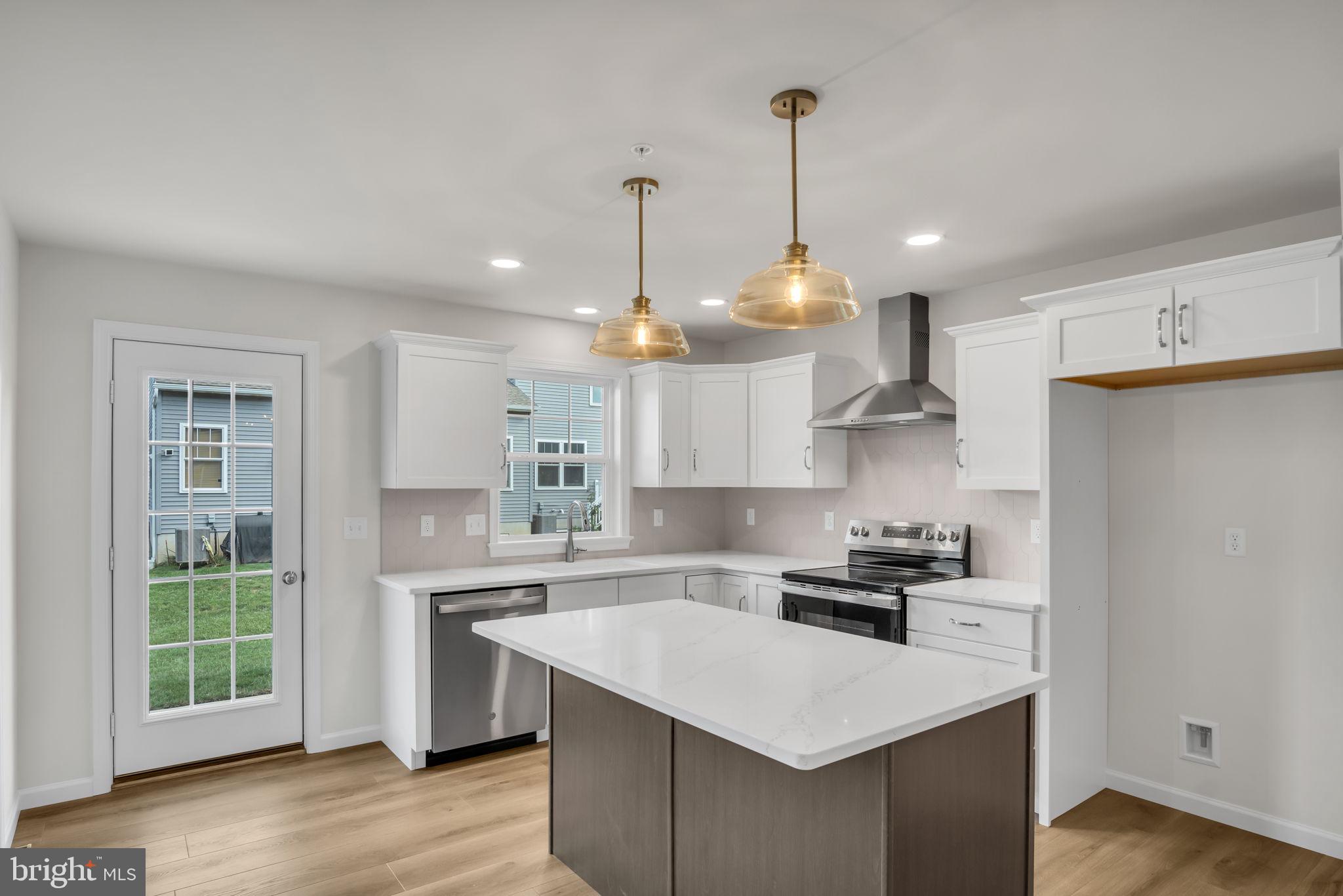 MAYAPPLE WOODS - Residential