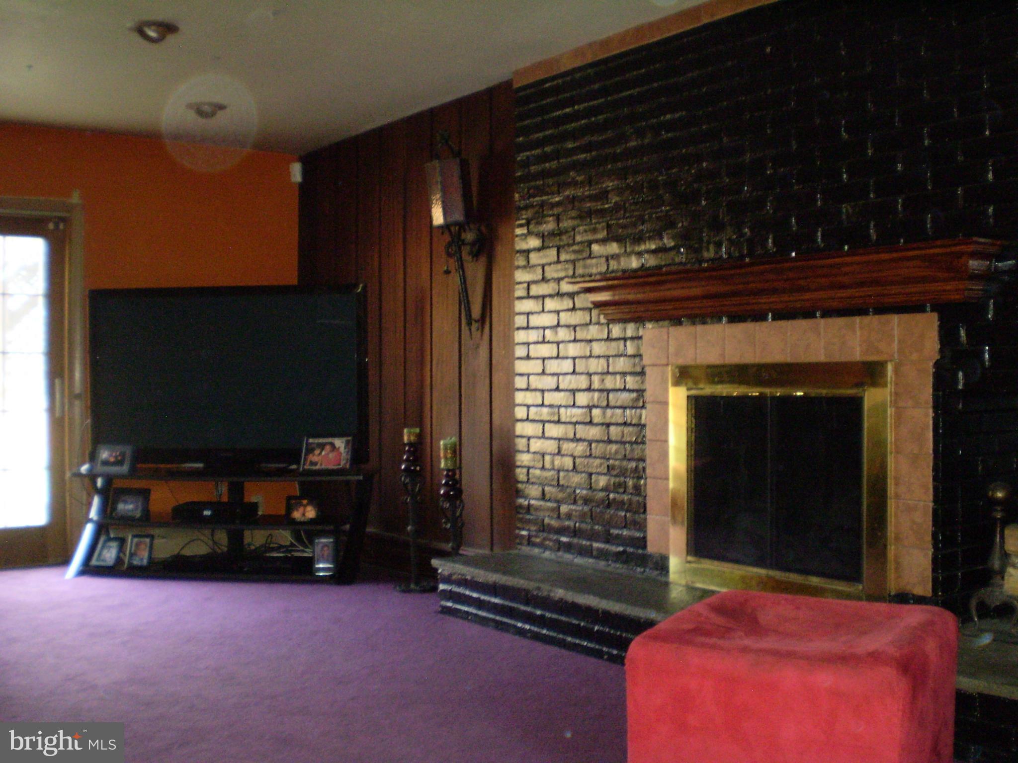 CHRIS MAR MANOR - Residential