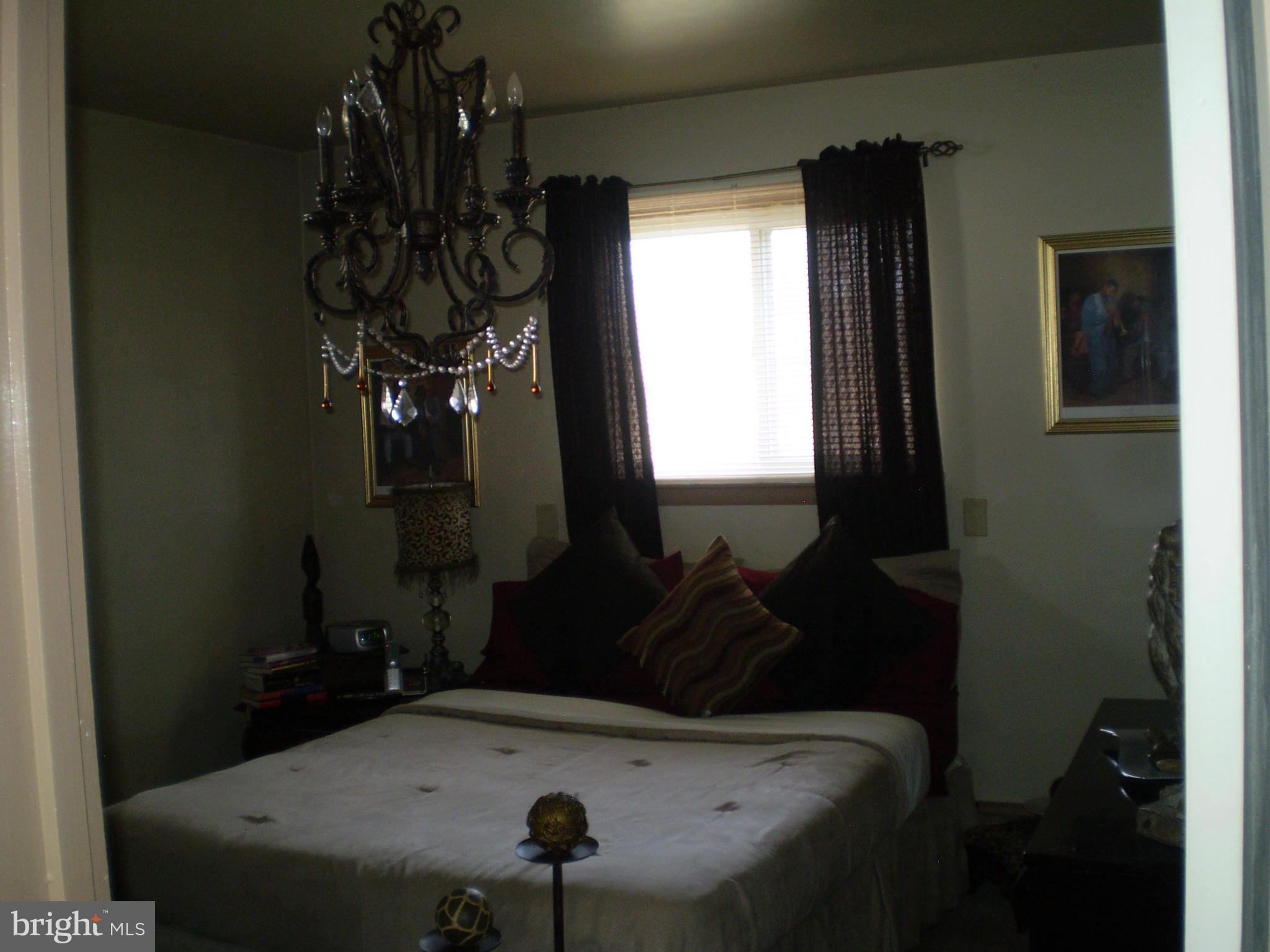 CHRIS MAR MANOR - Residential