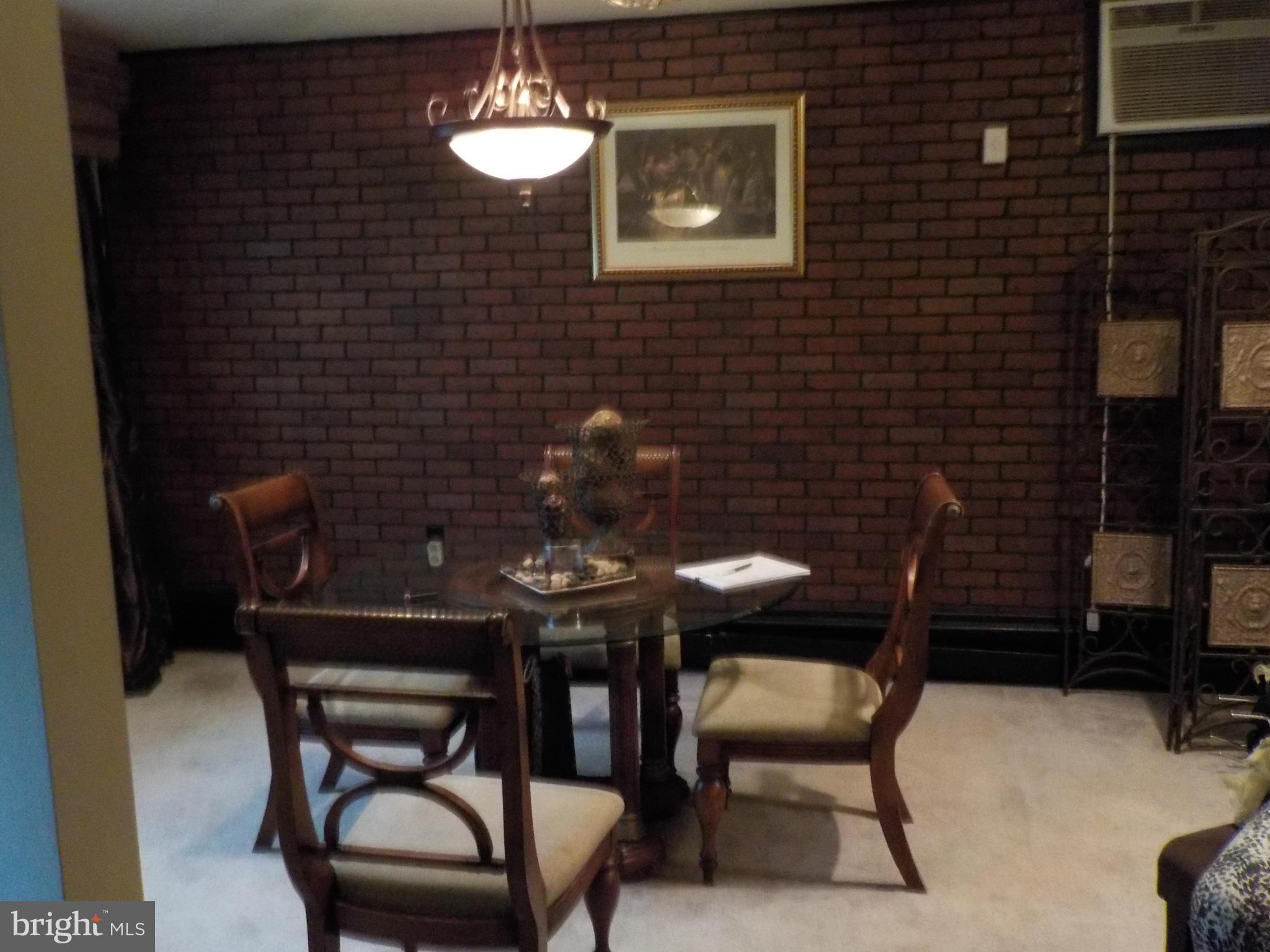 CHRIS MAR MANOR - Residential