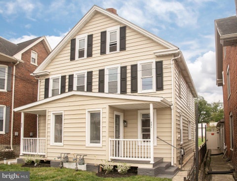 Townhouse For Sale - 604 W Main Street<br/> WAYNESBORO, PA 17268
