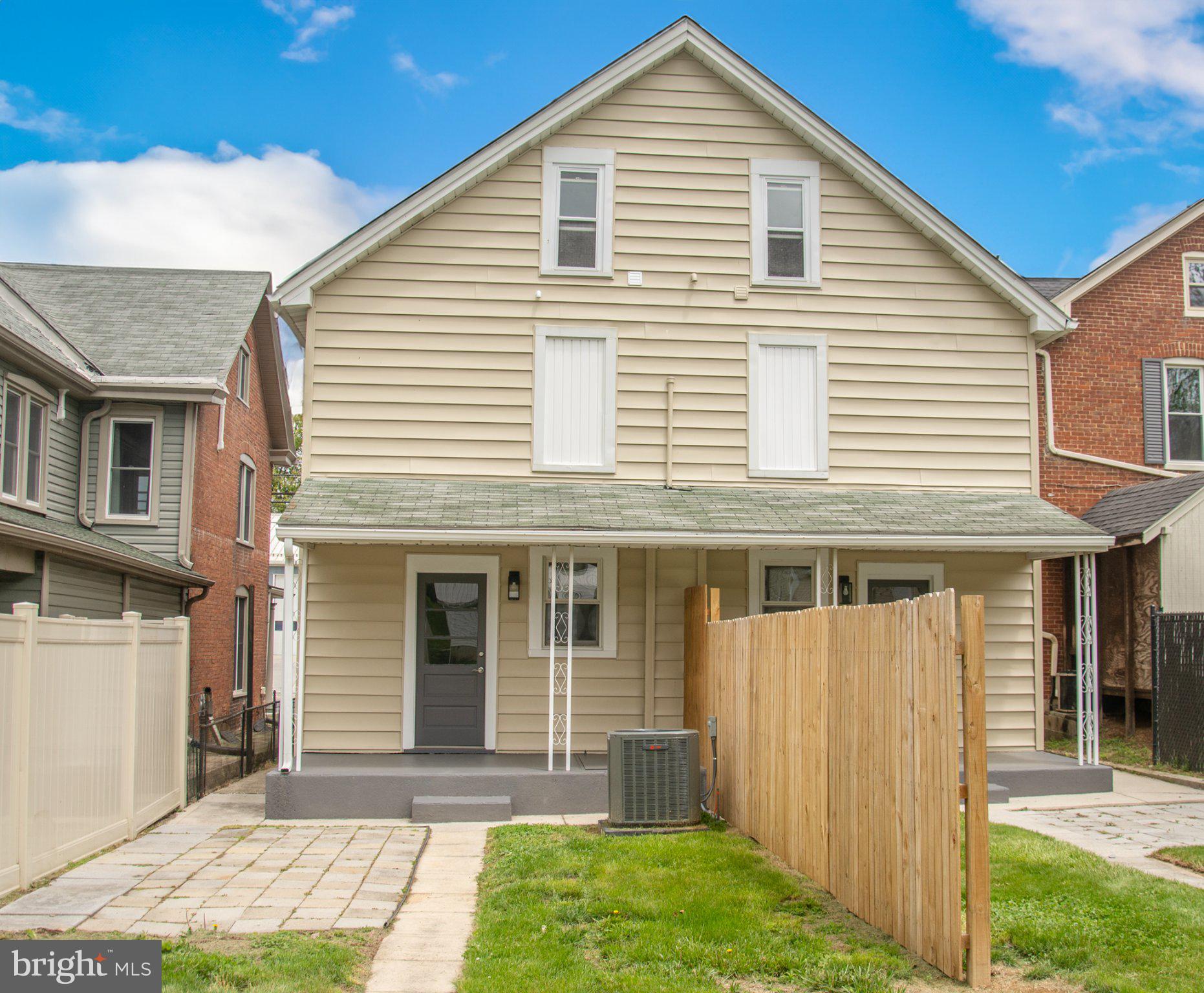 DOWNTOWN/MAINSTREET - Residential